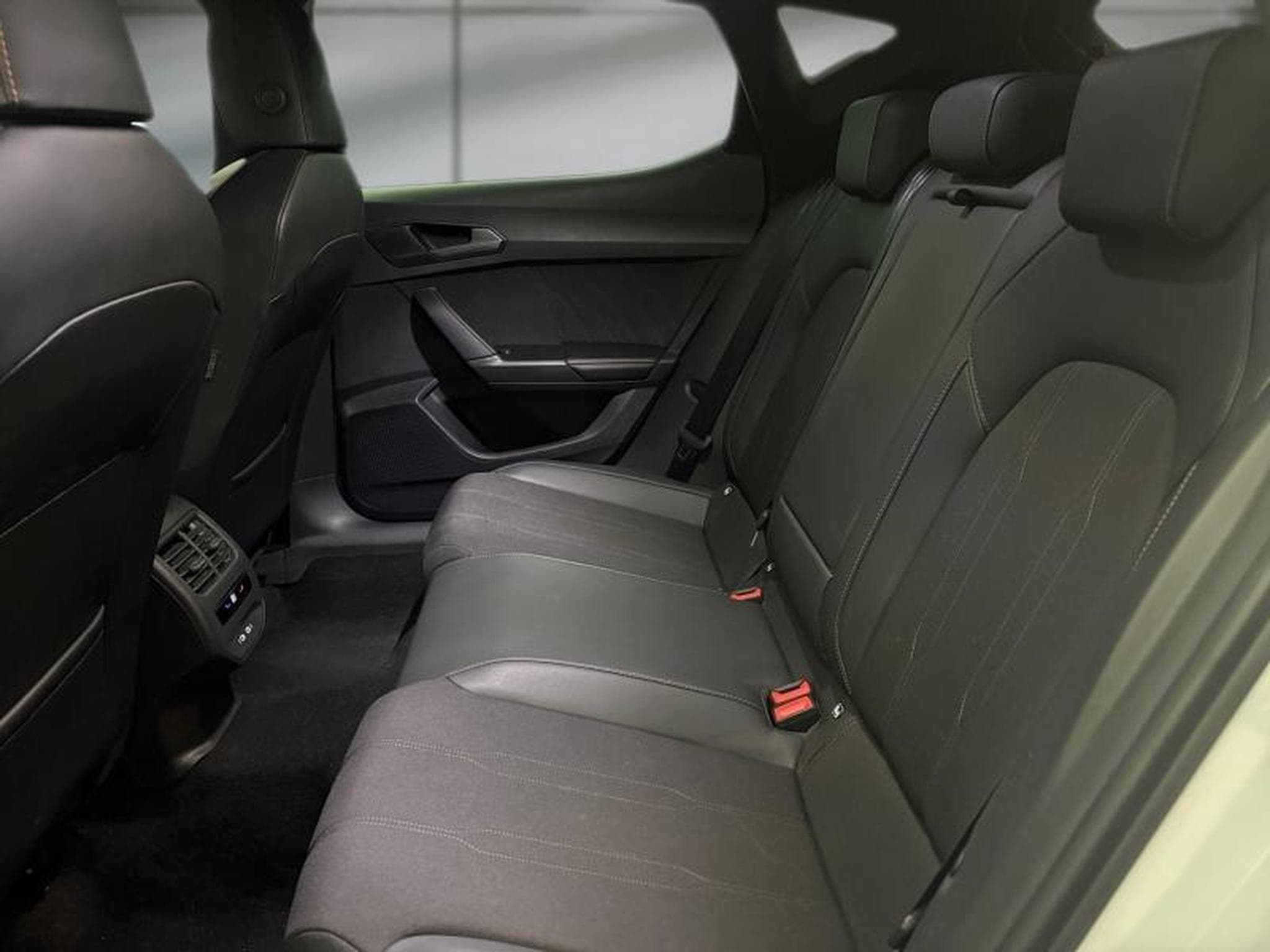 Cupra Leon 1.5 eTSI Hybrid 150ch V DSG7 (2025) - Photo 11