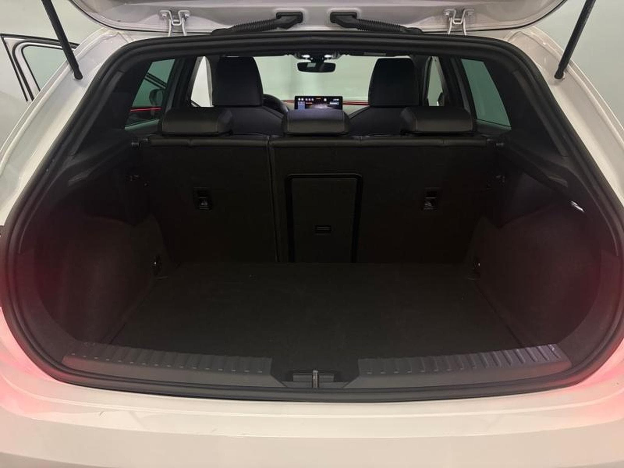 Cupra Leon 1.5 eTSI Hybrid 150ch V DSG7 (2025) - Photo 12