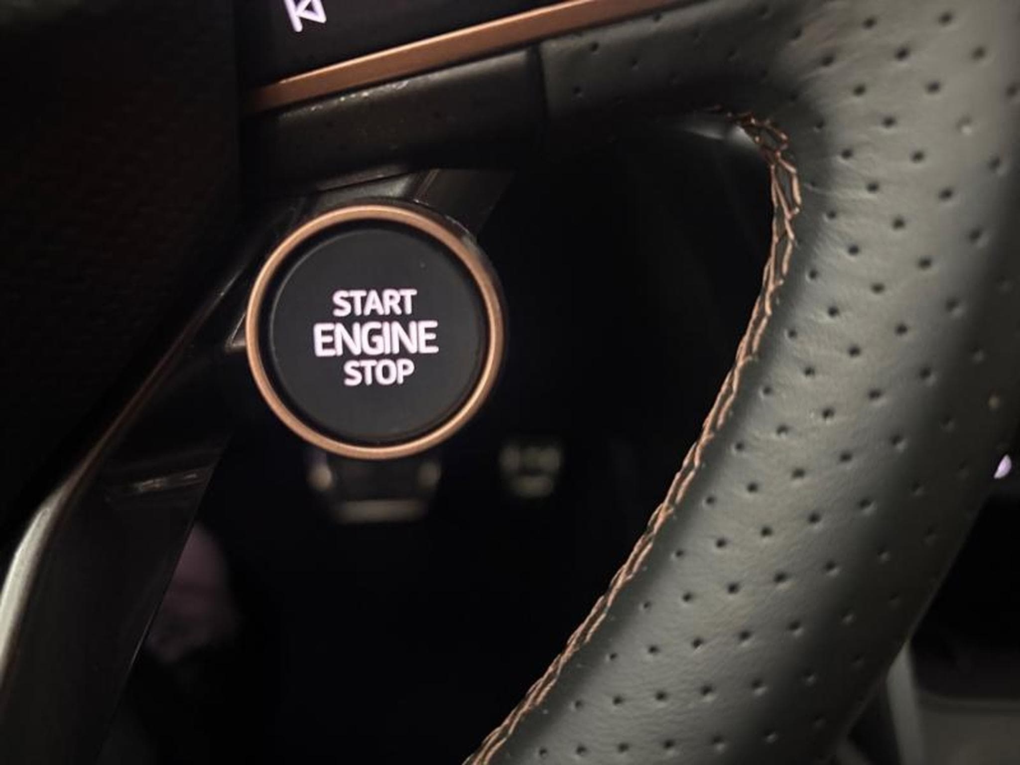 Cupra Leon 1.5 eTSI Hybrid 150ch V DSG7 (2025) - Photo 17