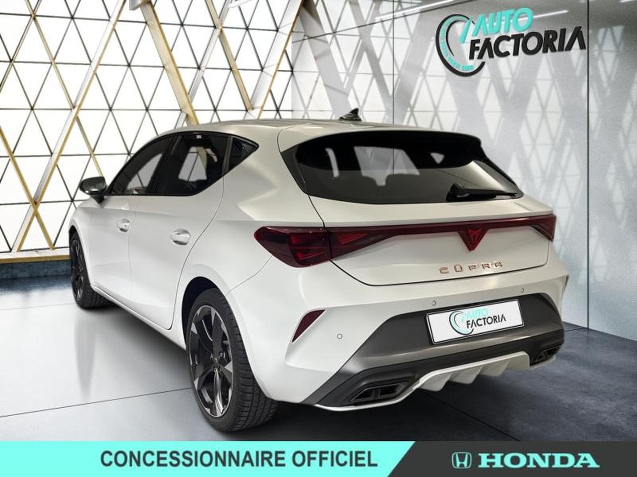 Cupra Leon 1.5 eTSI Hybrid 150ch V DSG7 (2025) - Photo 2