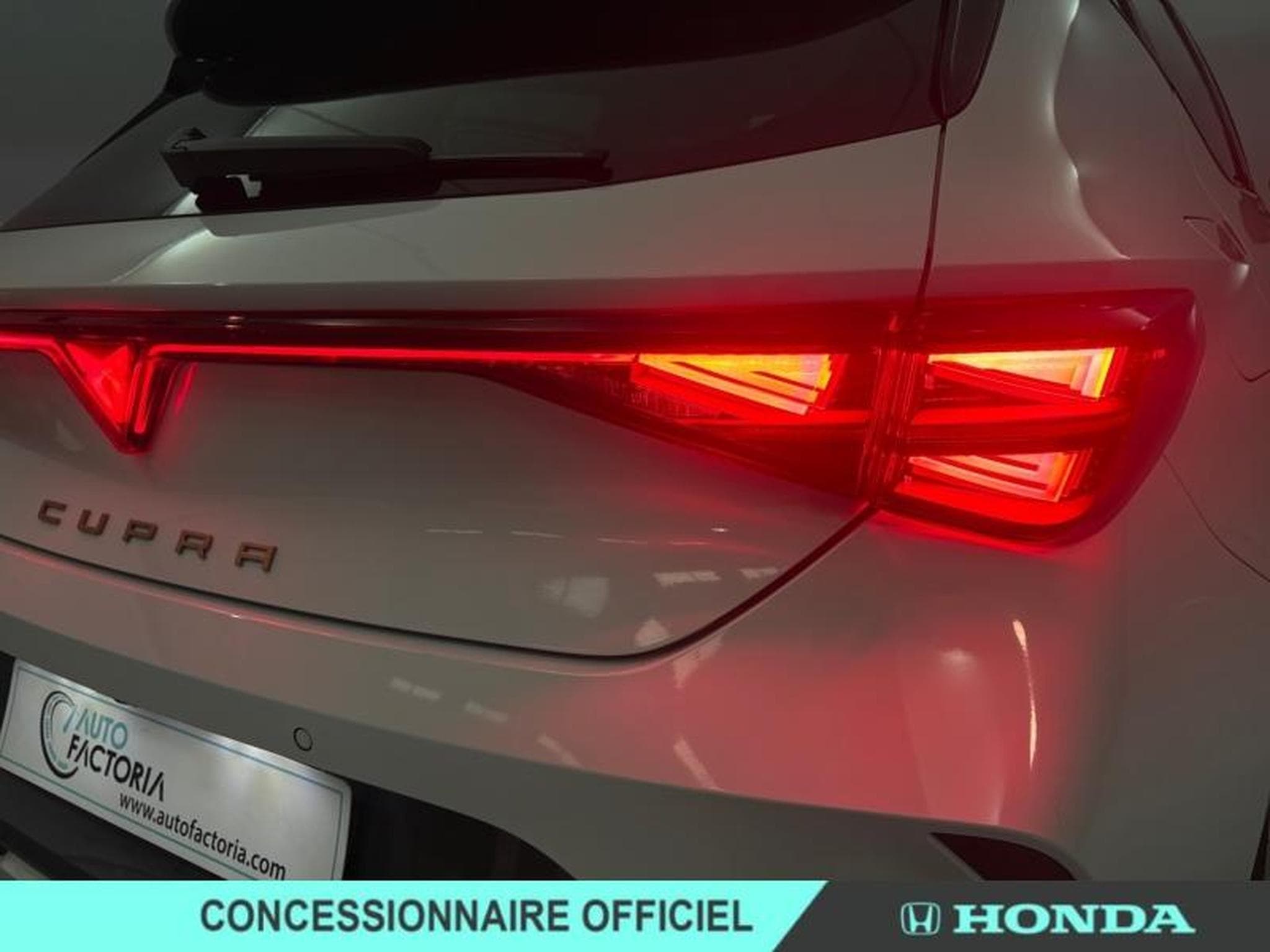 Cupra Leon 1.5 eTSI Hybrid 150ch V DSG7 (2025) - Photo 5