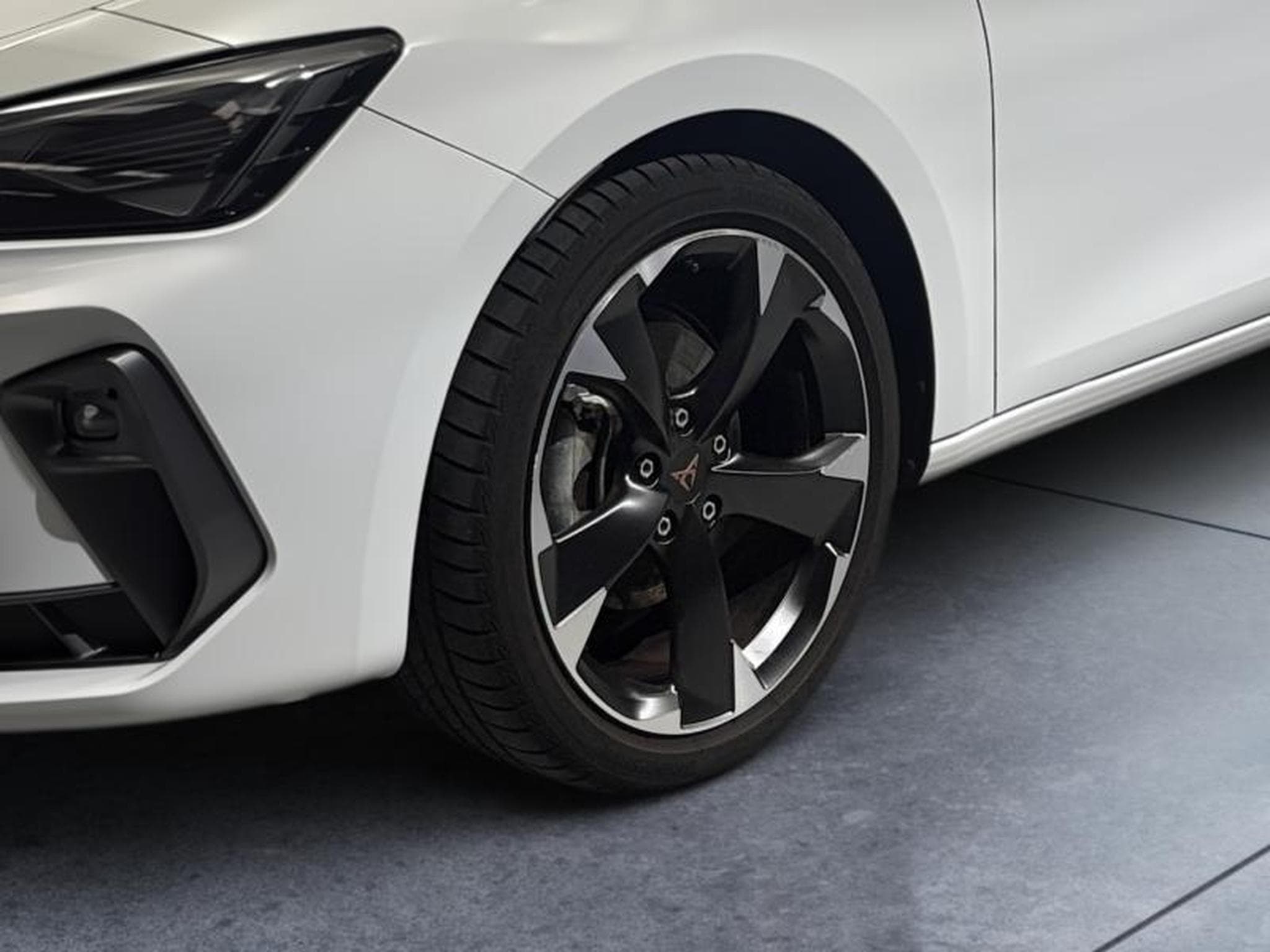 Cupra Leon 1.5 eTSI Hybrid 150ch V DSG7 (2025) - Photo 8