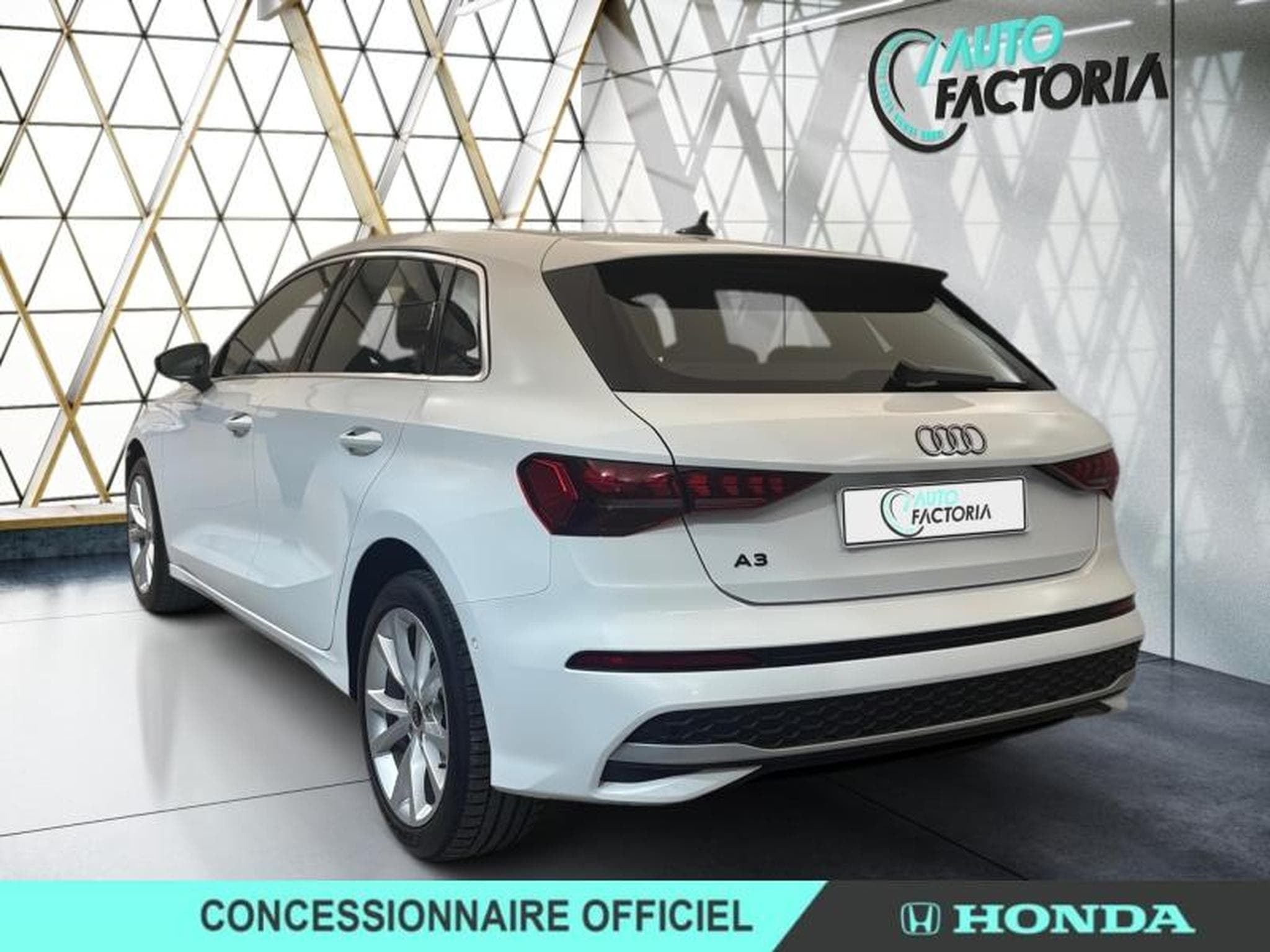 Audi A3 sportback 30 TFSI 116ch Hybride S line S tronic 7 (2024) - Foto 2