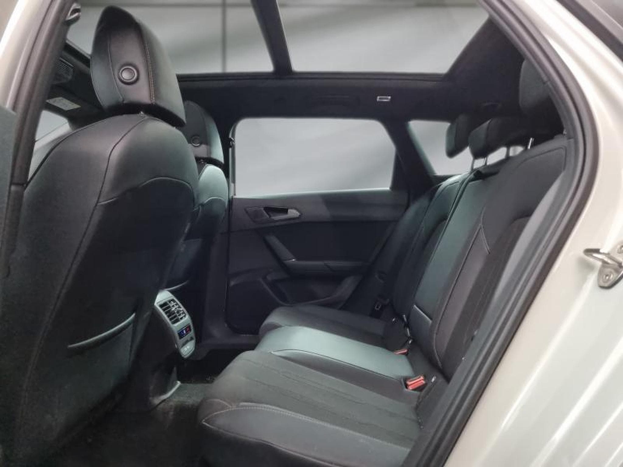 Cupra Leon 1.5 eTSI Hybrid 150ch V DSG7 (2025) - Photo 12