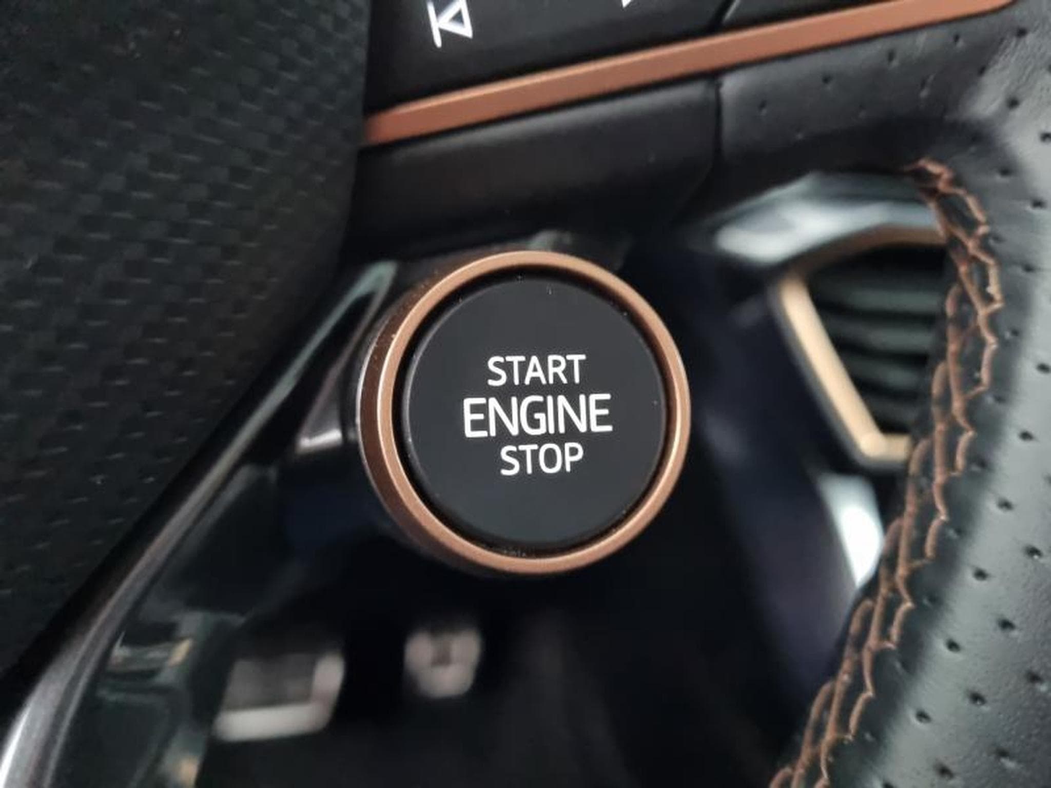 Cupra Leon 1.5 eTSI Hybrid 150ch V DSG7 (2025) - Photo 19