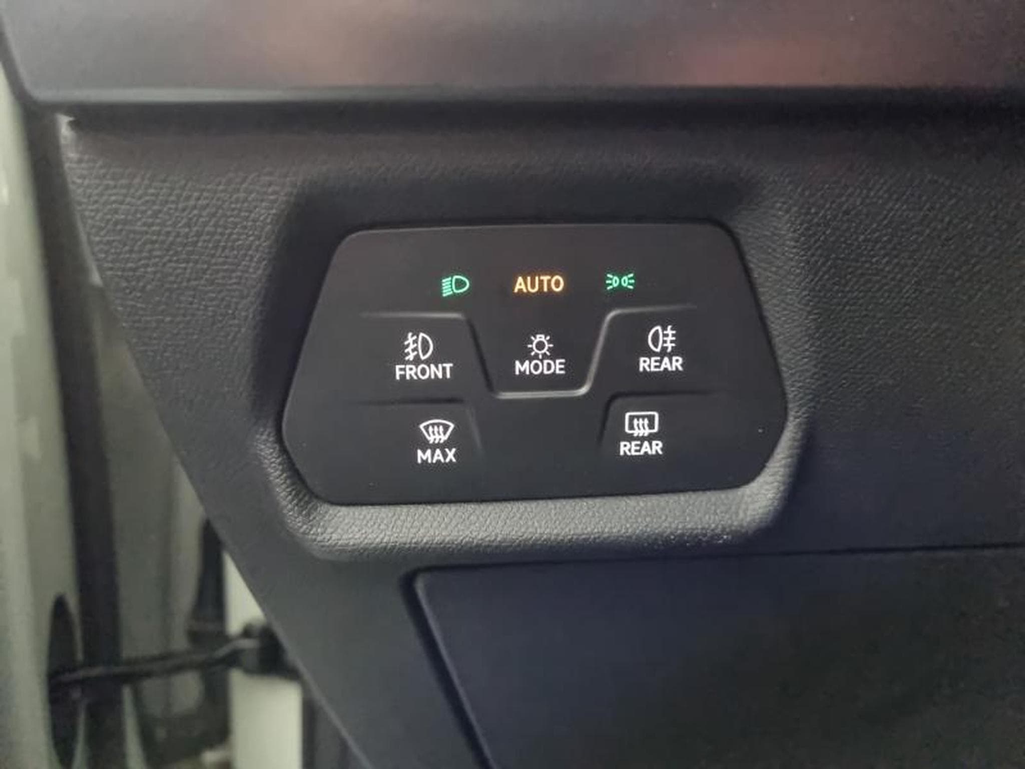 Cupra Leon 1.5 eTSI Hybrid 150ch V DSG7 (2025) - Photo 24