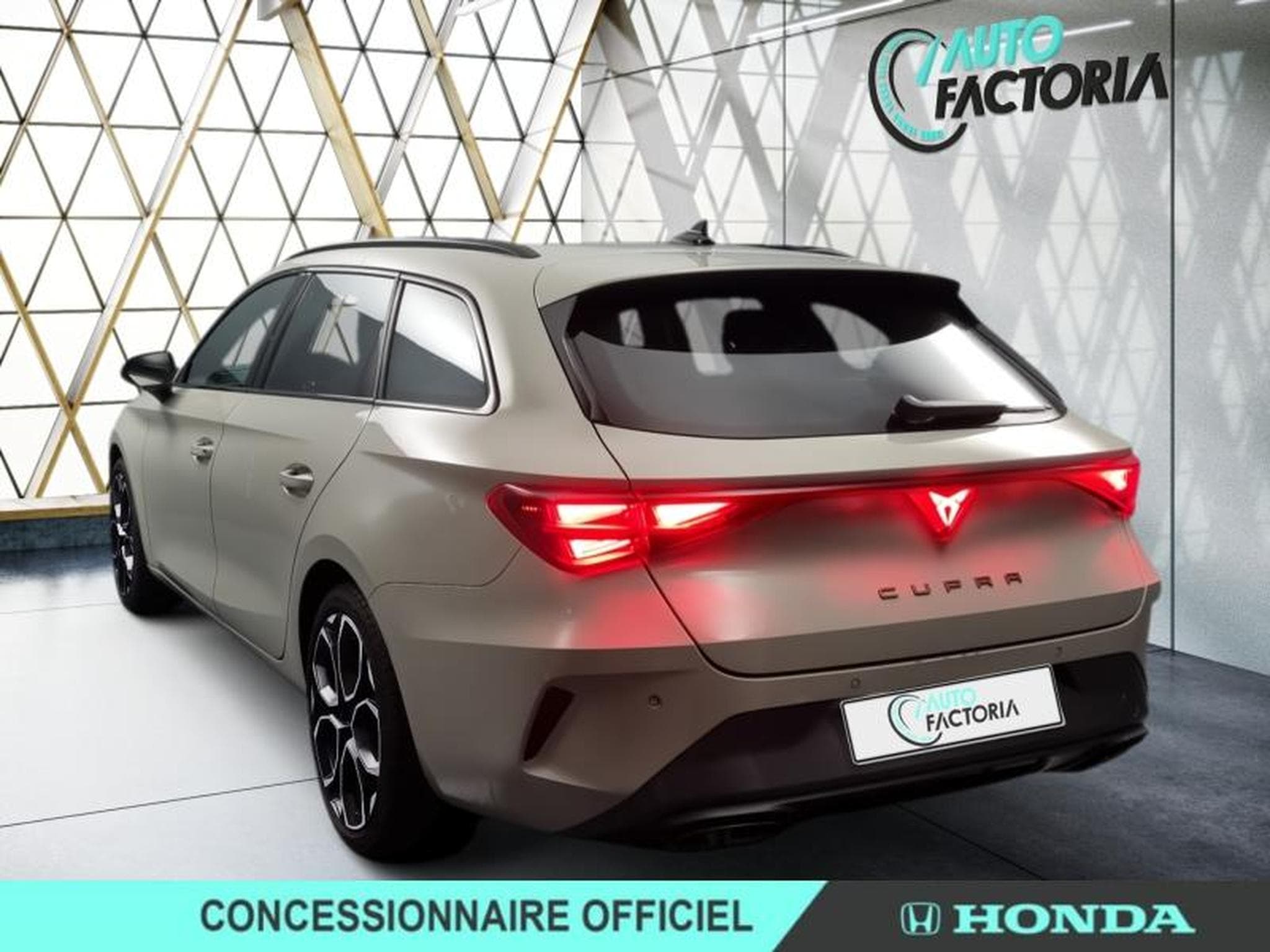 Cupra Leon 1.5 eTSI Hybrid 150ch V DSG7 (2025) - Photo 3