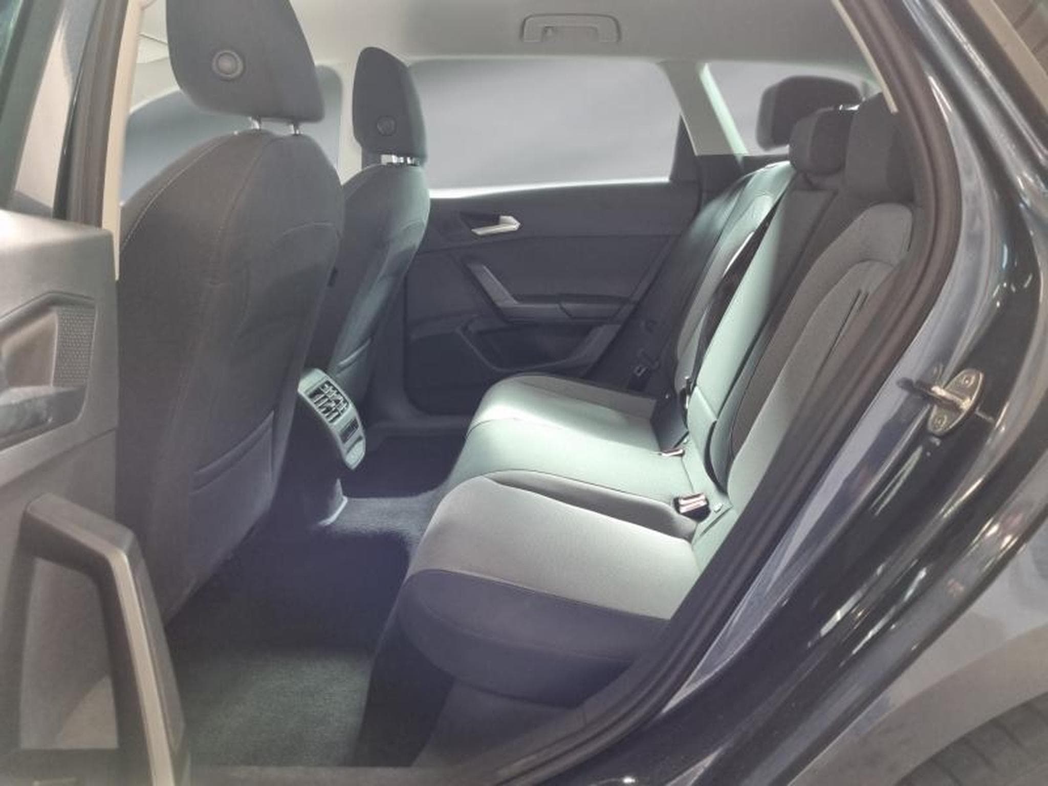 Seat Leon 2.0 TDI 115CH STYLE XL (2025) - Photo 16