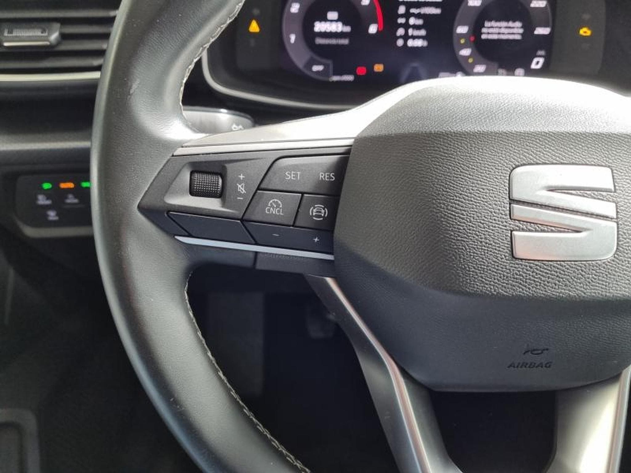Seat Leon 2.0 TDI 115CH STYLE XL (2025) - Photo 21
