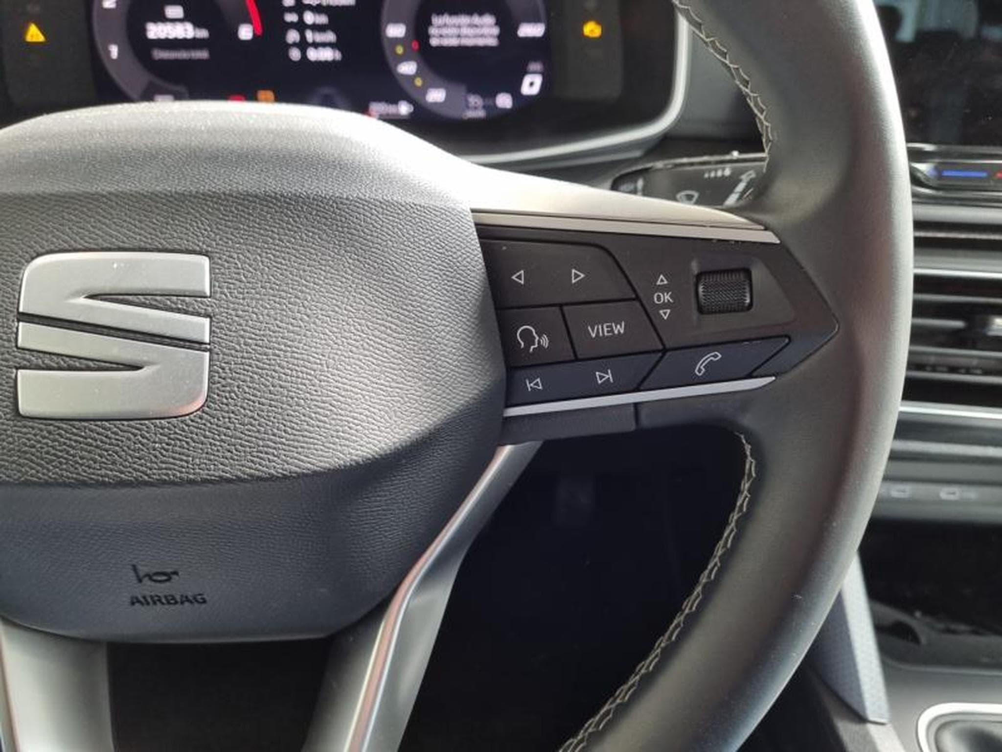 Seat Leon 2.0 TDI 115CH STYLE XL (2025) - Photo 24