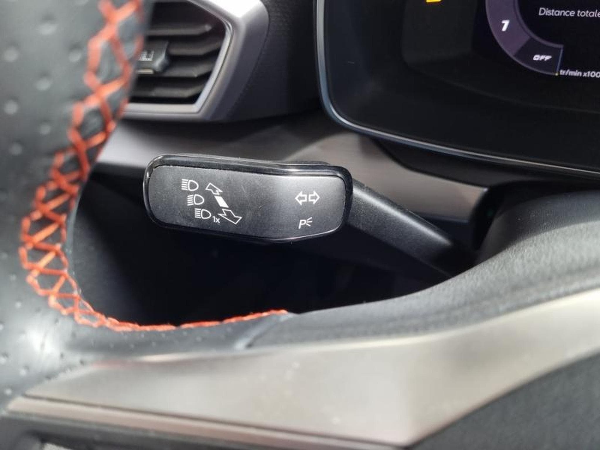Seat Leon 1.5 TSI 115CH FR 25 ANNIVERSAIRE (2025) - Photo 16