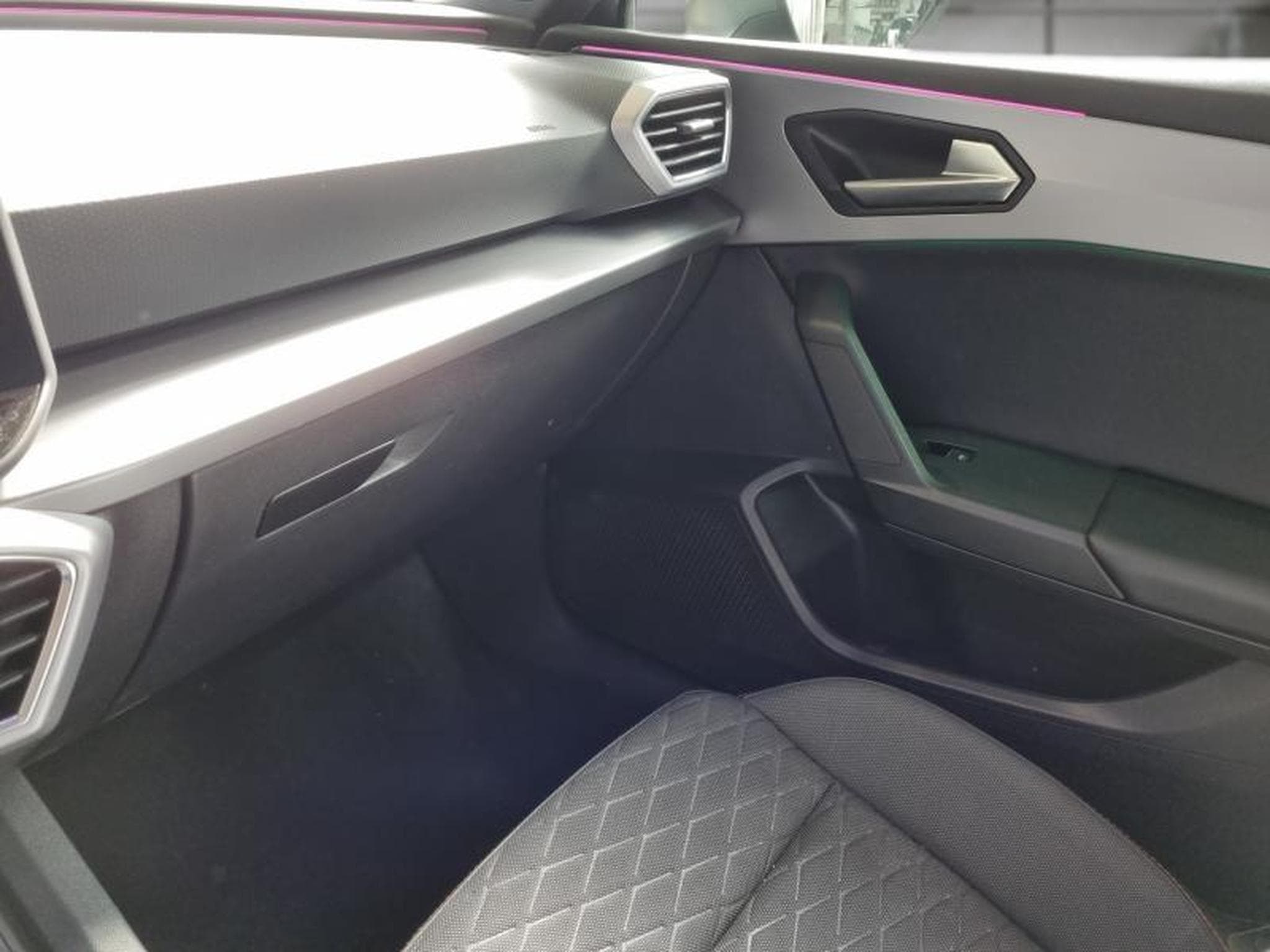 Seat Leon 1.5 TSI 115CH FR 25 ANNIVERSAIRE (2025) - Photo 21