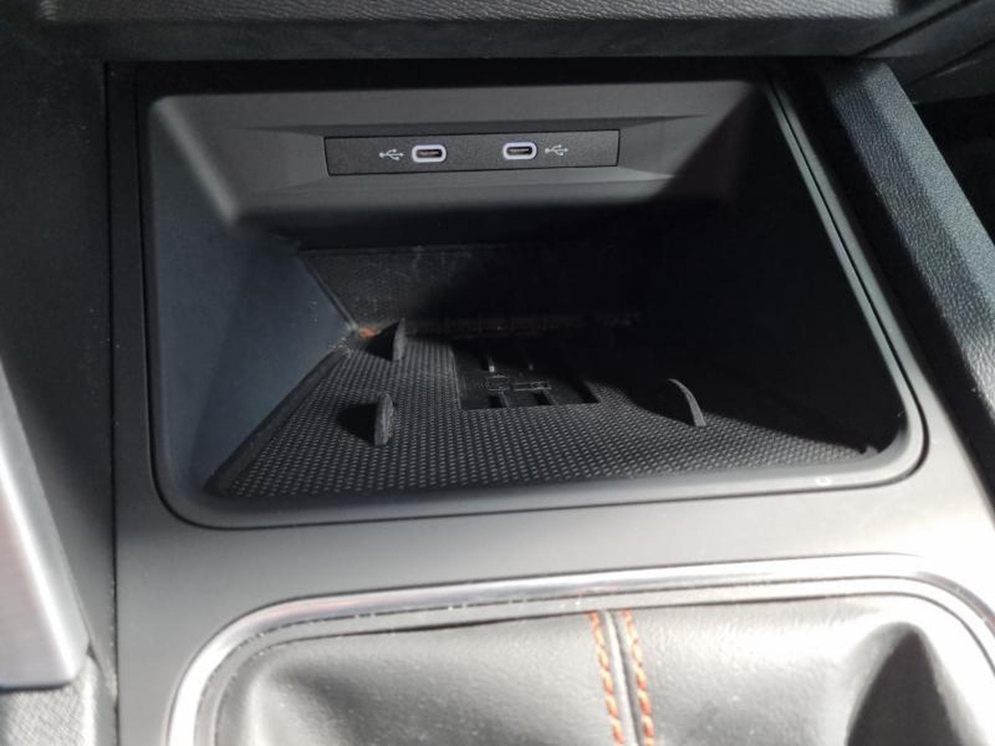 Seat Leon 1.5 TSI 115CH FR 25 ANNIVERSAIRE (2025) - Photo 23