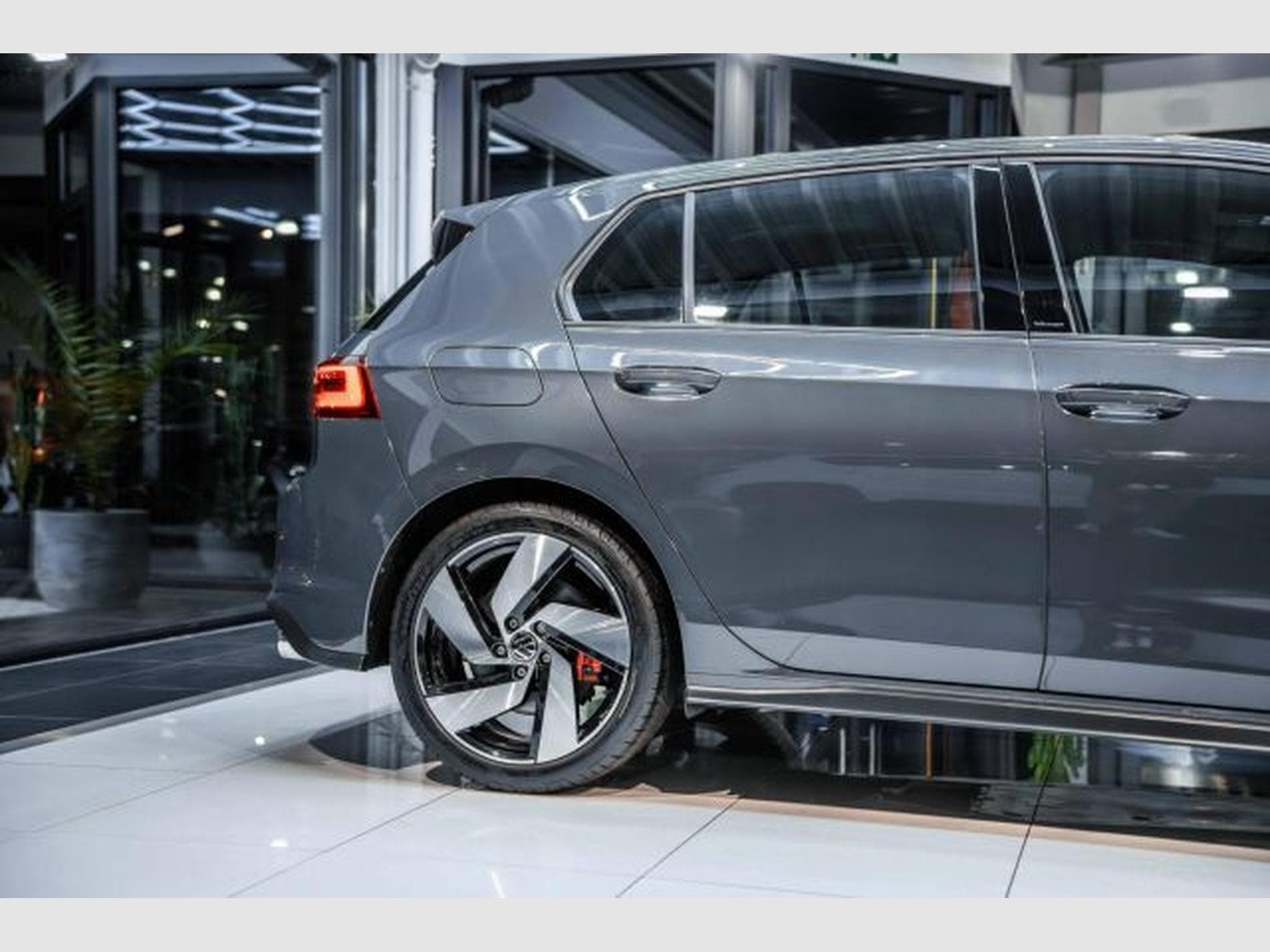 VW Golf Golf 8 GTI 2.0 TSI DSG IQ-Drive IQ-LED ACC Side (2023) - Foto 9