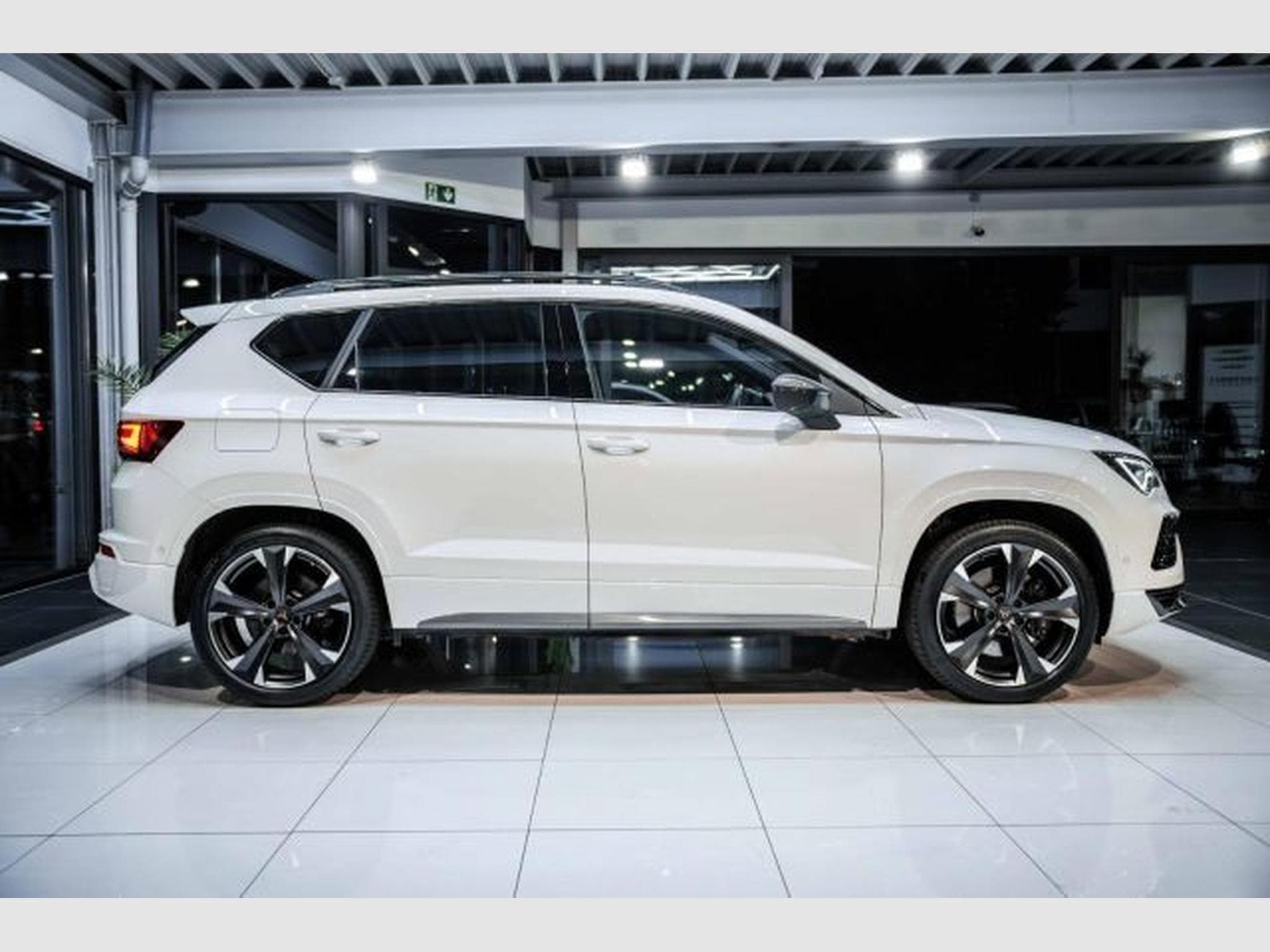 Cupra Ateca Ateca VZ 2.0 TSI DSG 4Drive 360 NAVI LED RFK SHZ (2023) - Foto 7