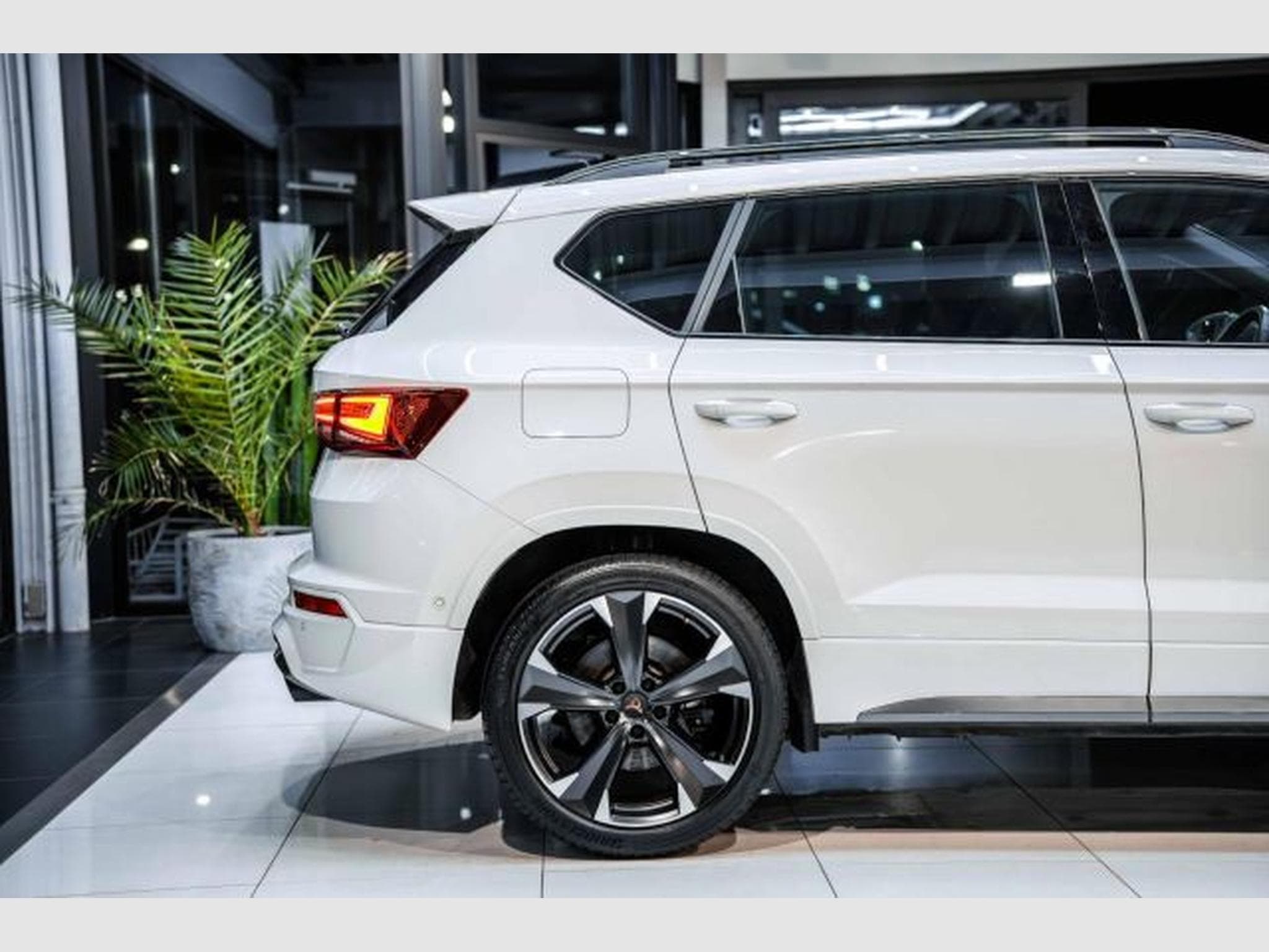 Cupra Ateca Ateca VZ 2.0 TSI DSG 4Drive 360 NAVI LED RFK SHZ (2023) - Foto 8