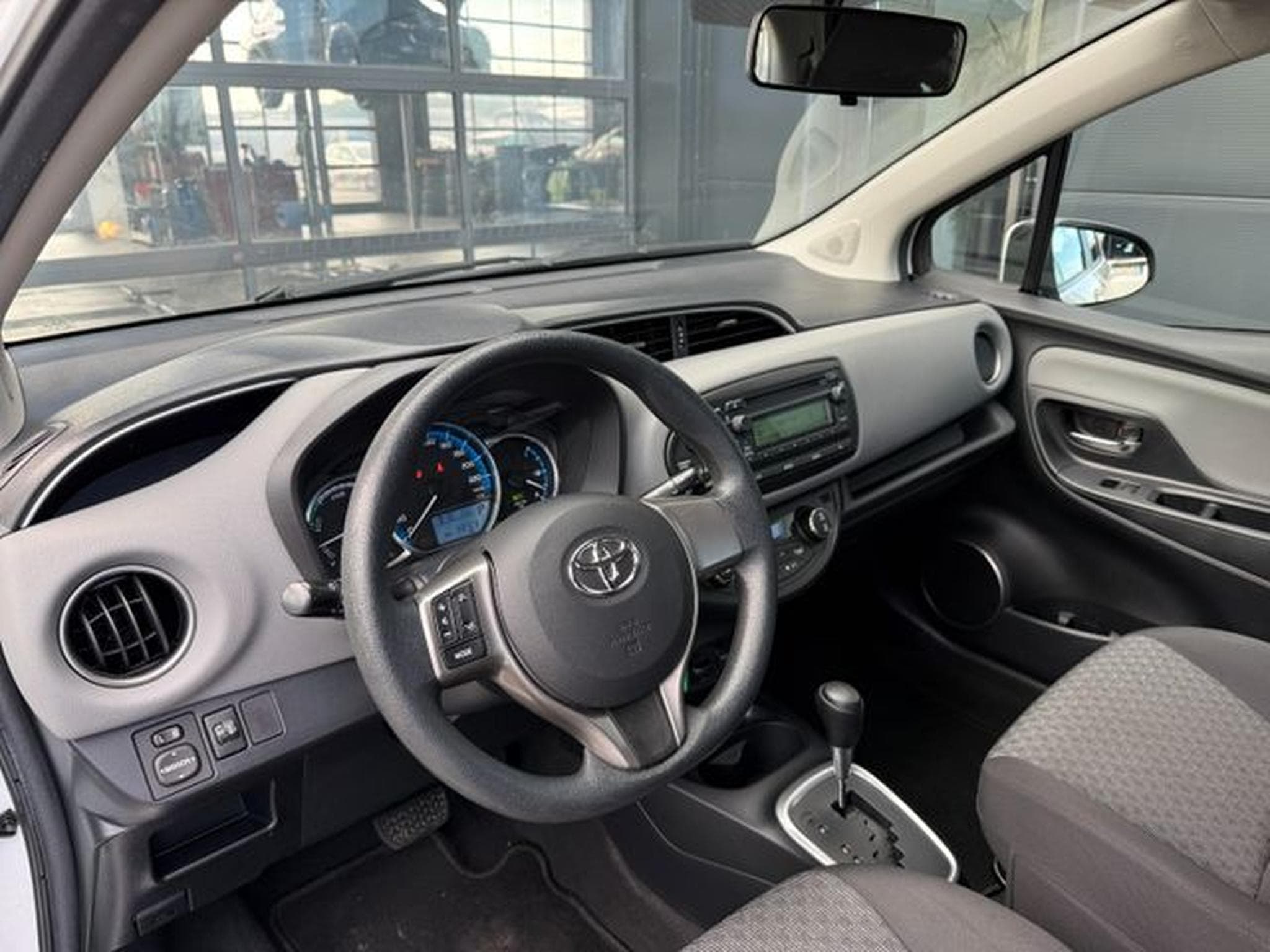 Toyota Yaris Yaris Hybrid 5-türig Klimaautomatik ZV (2015) - Photo 10