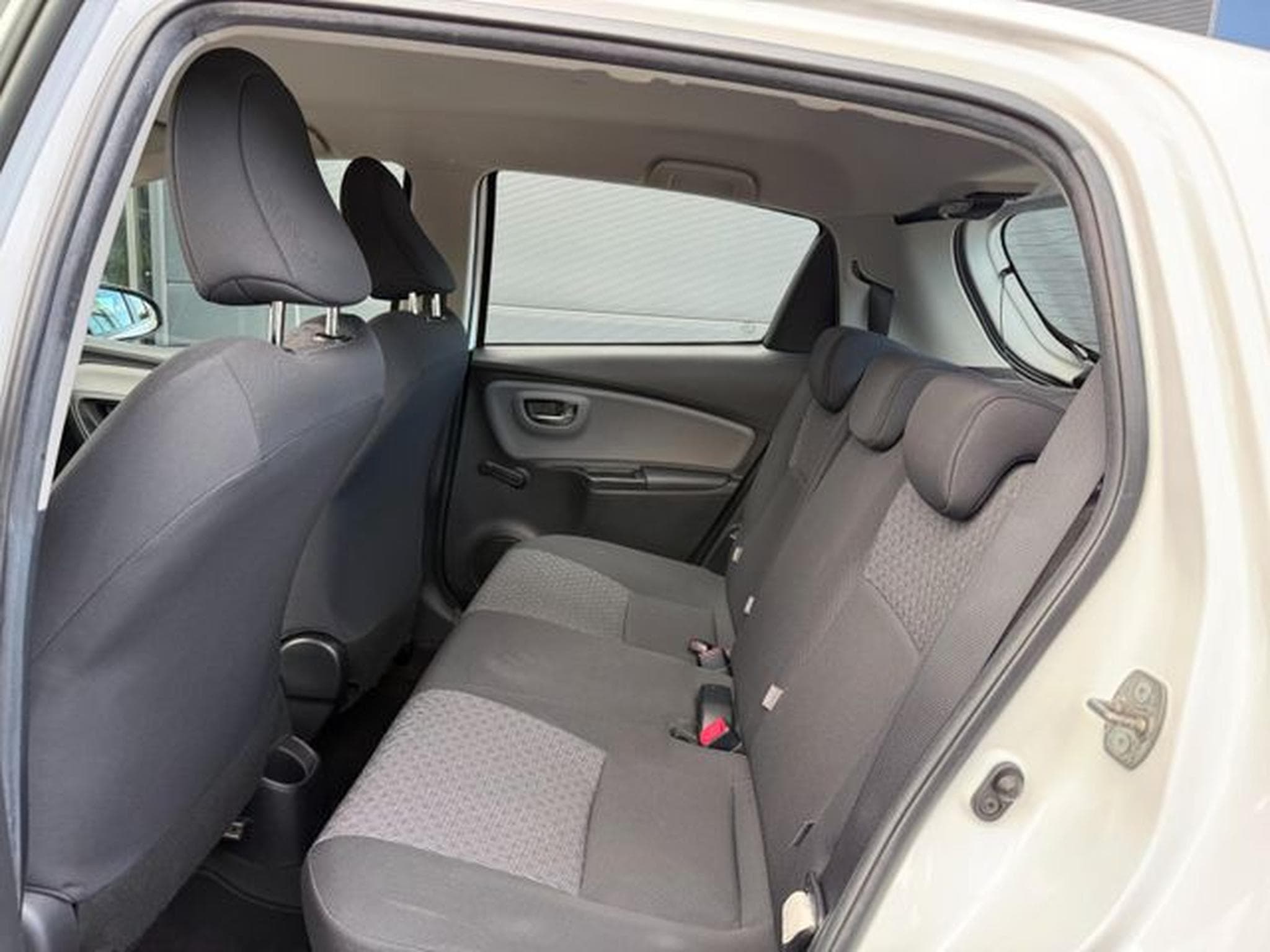 Toyota Yaris Yaris Hybrid 5-türig Klimaautomatik ZV (2015) - Photo 11