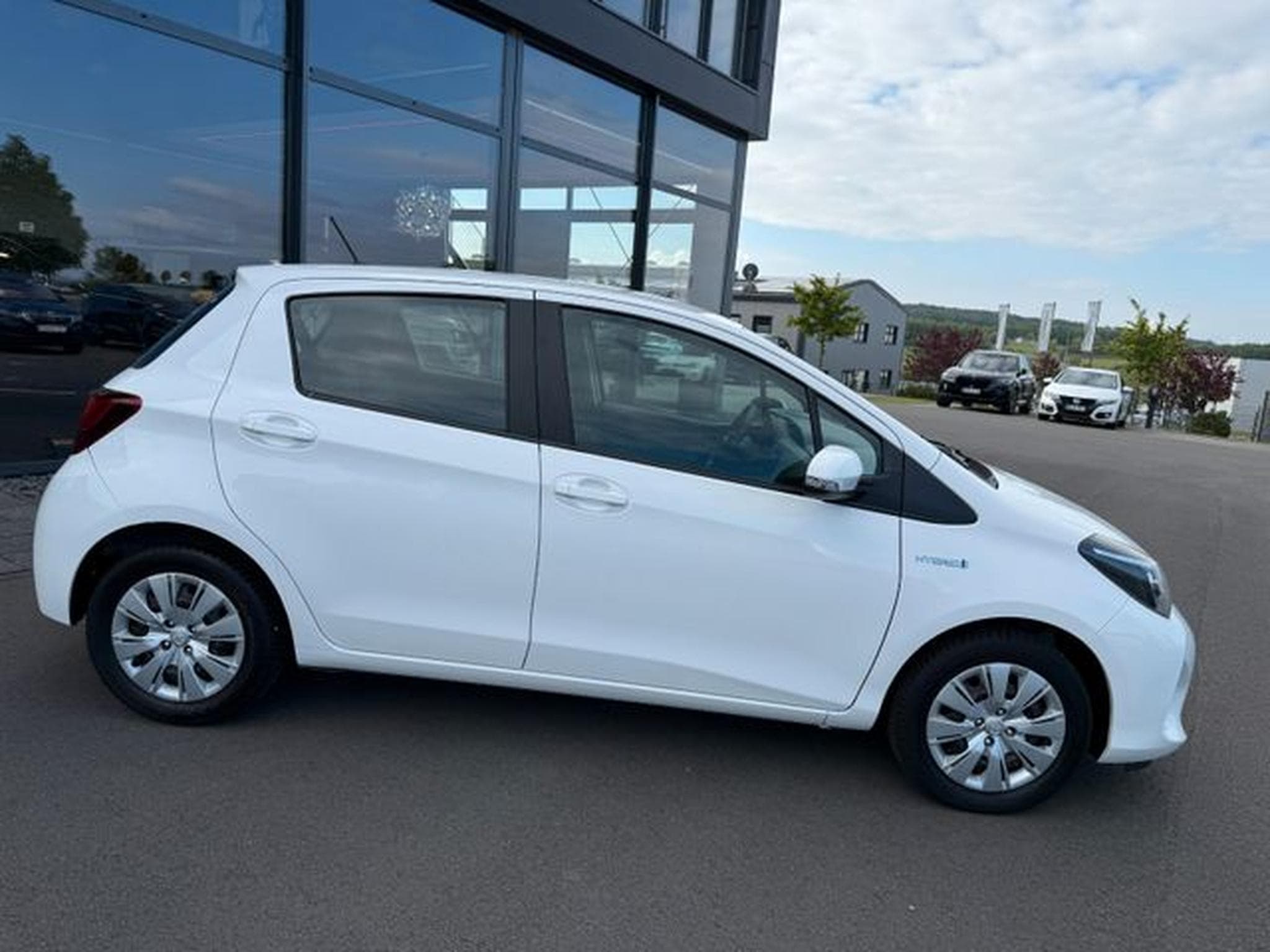 Toyota Yaris Yaris Hybrid 5-türig Klimaautomatik ZV (2015) - Photo 4