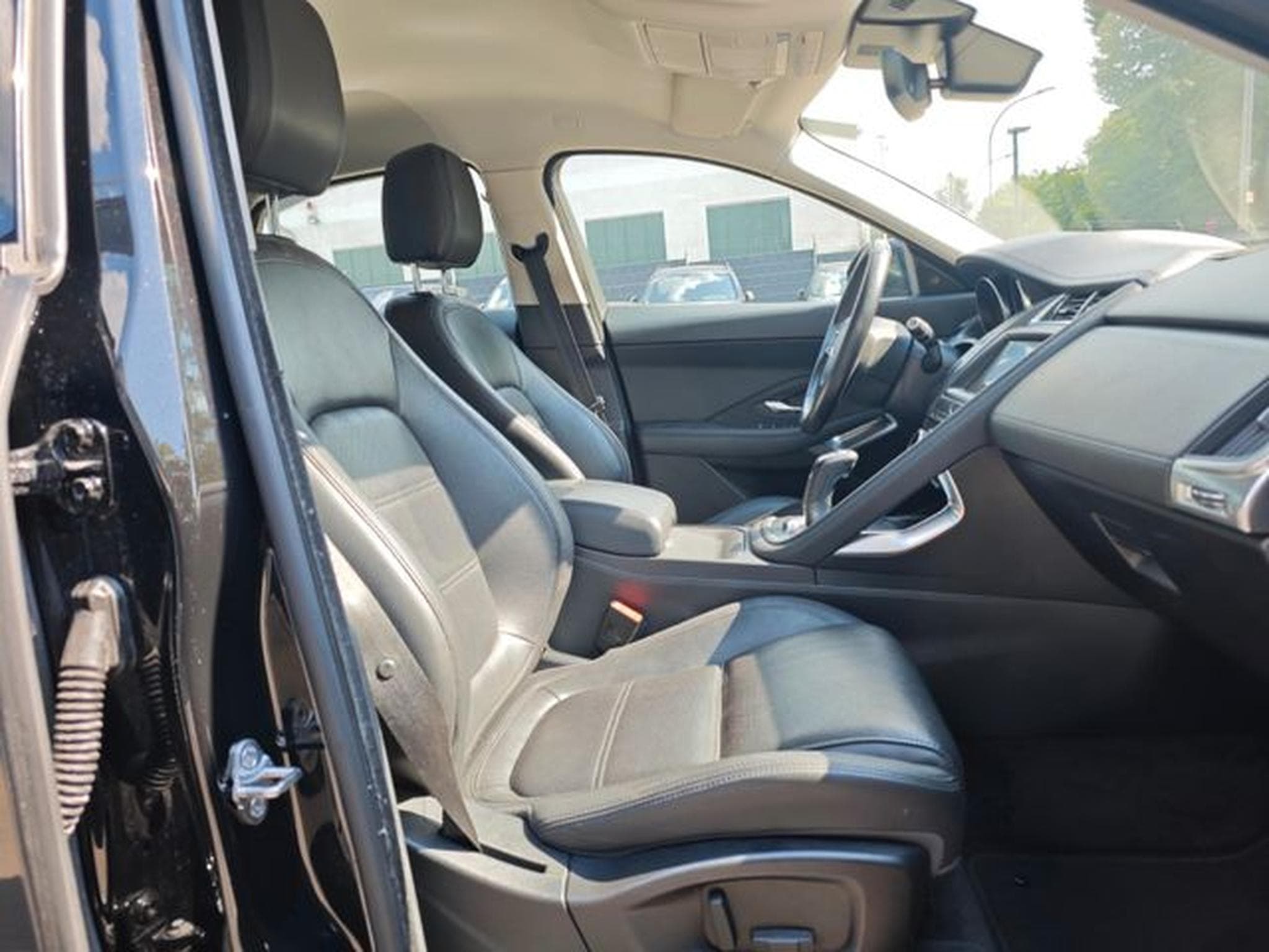 Jaguar E-Pace E-PACE AWD*NAVI*KAMERA*SITZHEIZUNG*VOLL-LED* (2019) - Photo 14