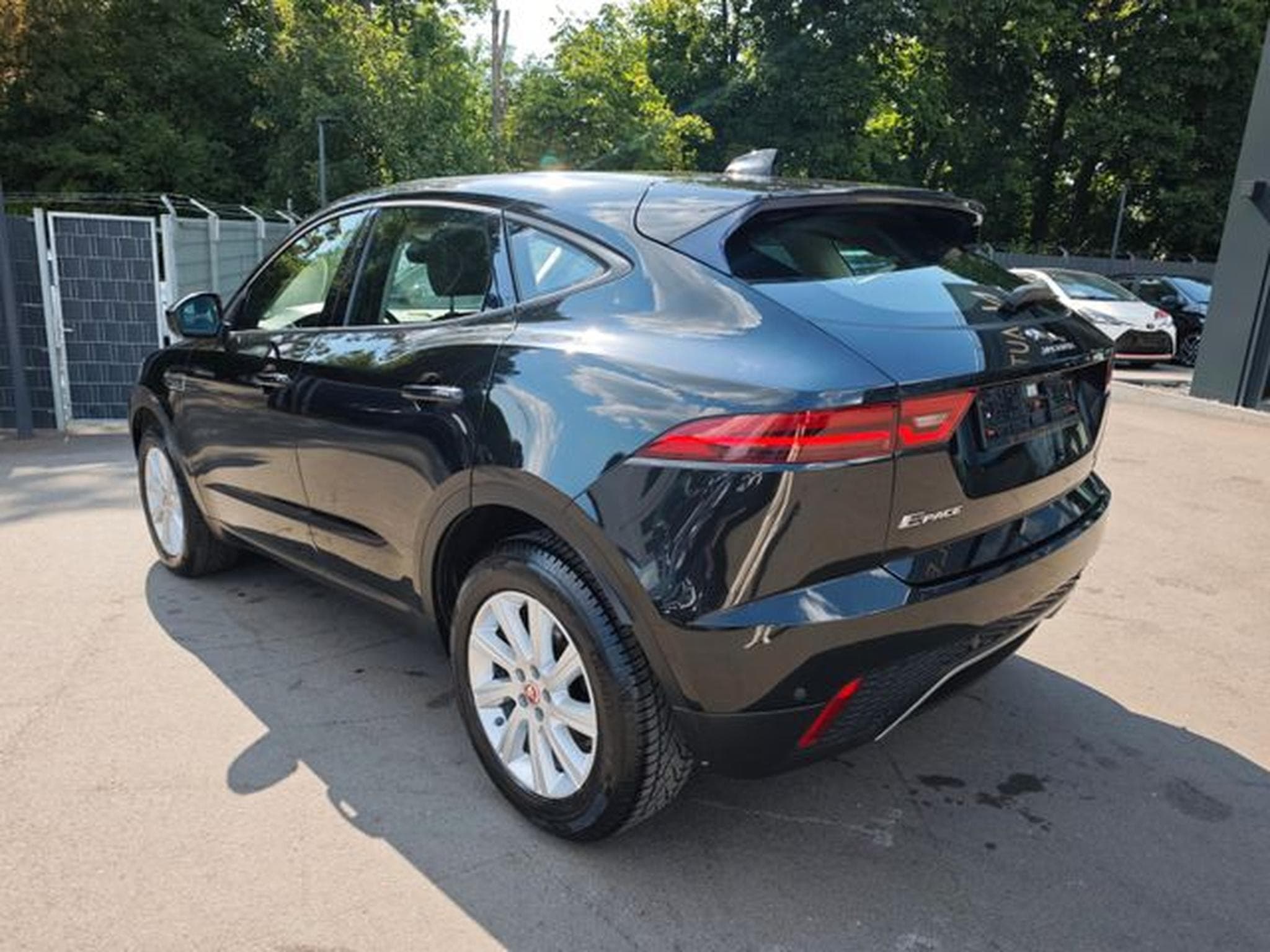 Jaguar E-Pace E-PACE AWD*NAVI*KAMERA*SITZHEIZUNG*VOLL-LED* (2019) - Photo 8