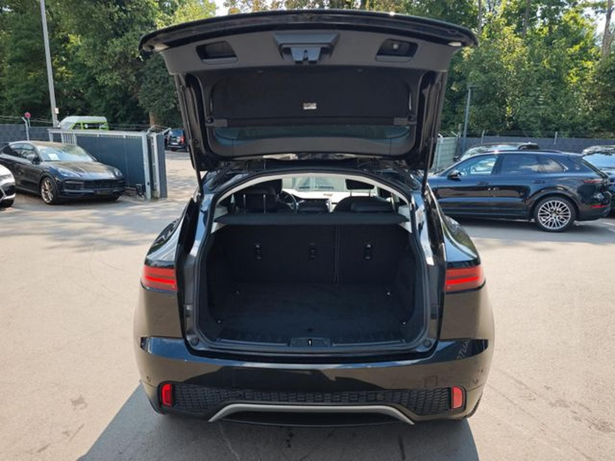 Jaguar E-Pace E-PACE AWD*NAVI*KAMERA*SITZHEIZUNG*VOLL-LED* (2019) - Photo 9
