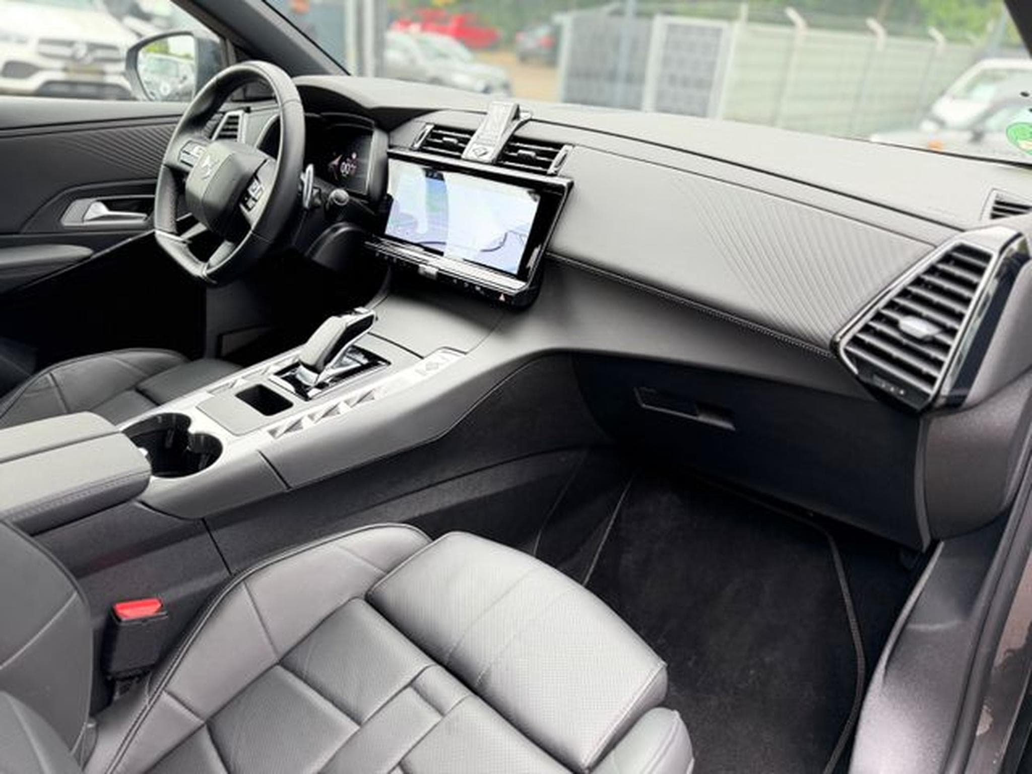 DS Automobiles DS7 DS7 E-TENSE 4X4 ETOILE*PLUG IN*PANO*LED*360 VIEW (2025) - Photo 14