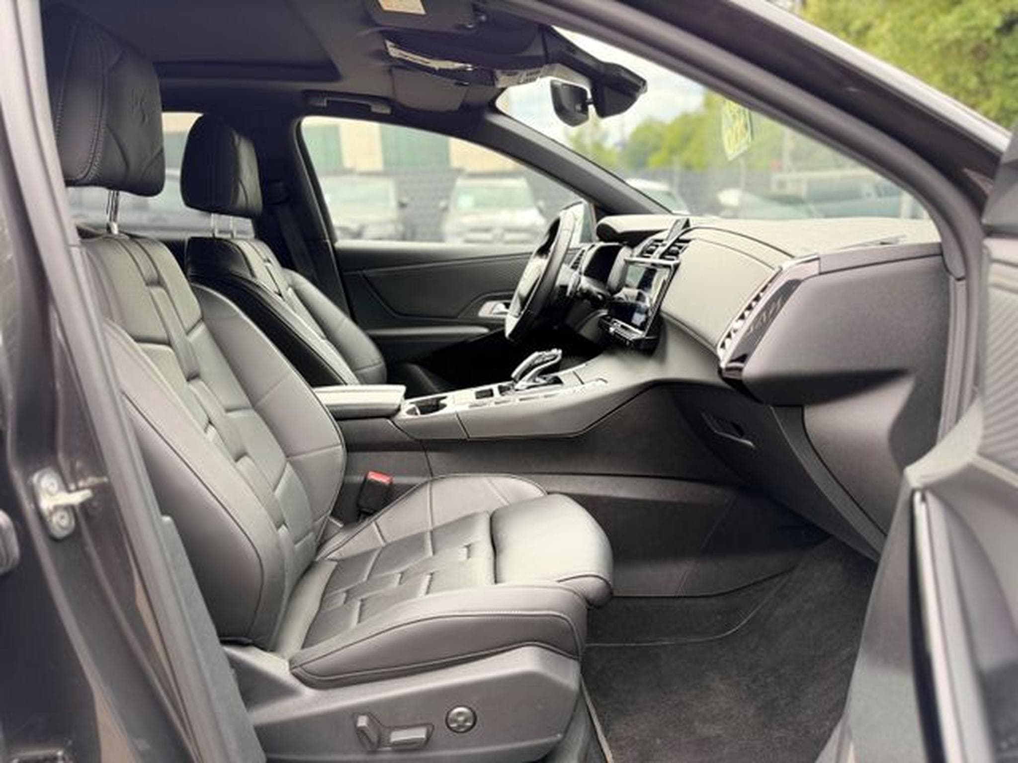 DS Automobiles DS7 DS7 E-TENSE 4X4 ETOILE*PLUG IN*PANO*LED*360 VIEW (2025) - Photo 15