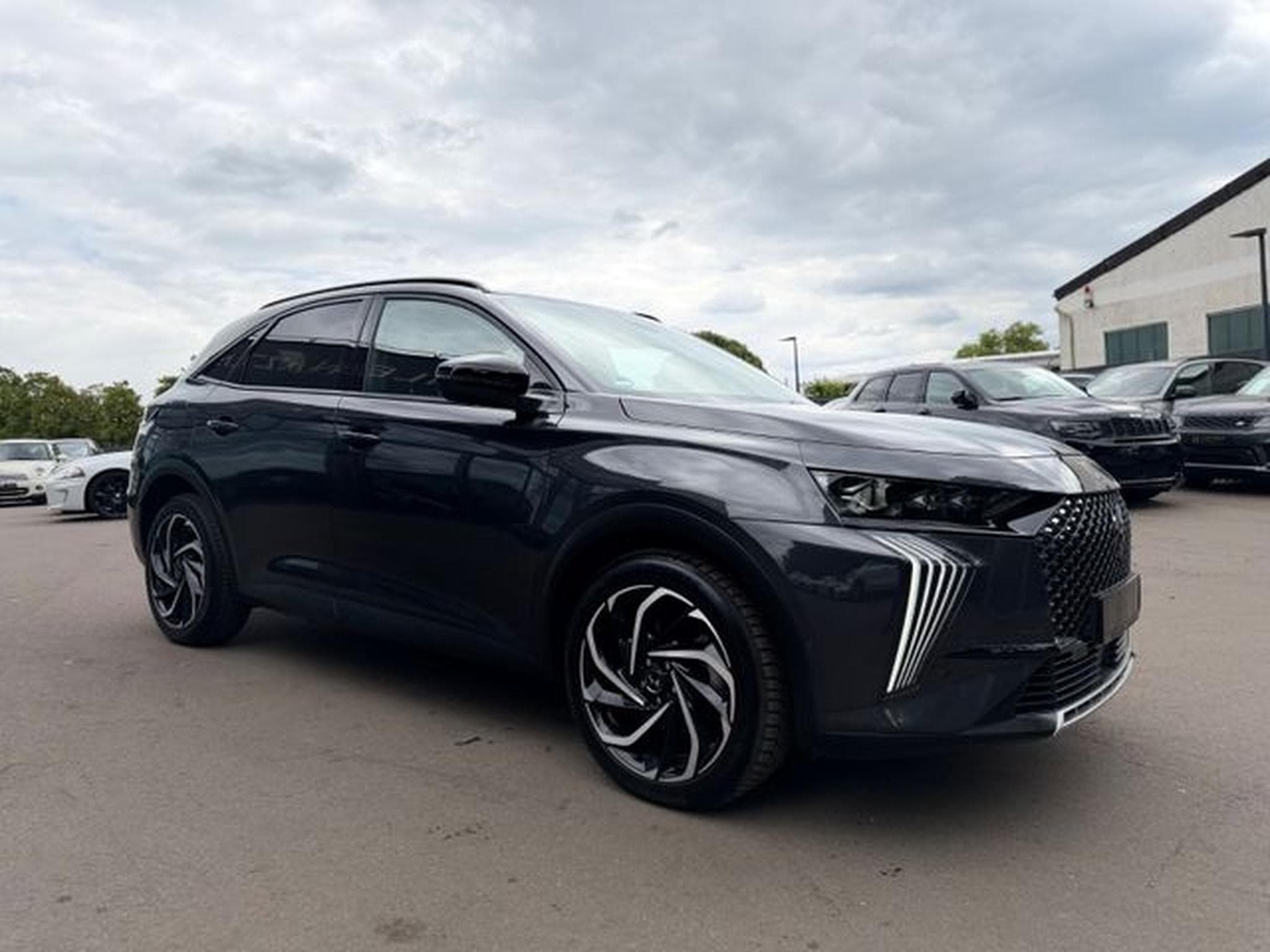 DS Automobiles DS7 DS7 E-TENSE 4X4 ETOILE*PLUG IN*PANO*LED*360 VIEW (2025) - Photo 4