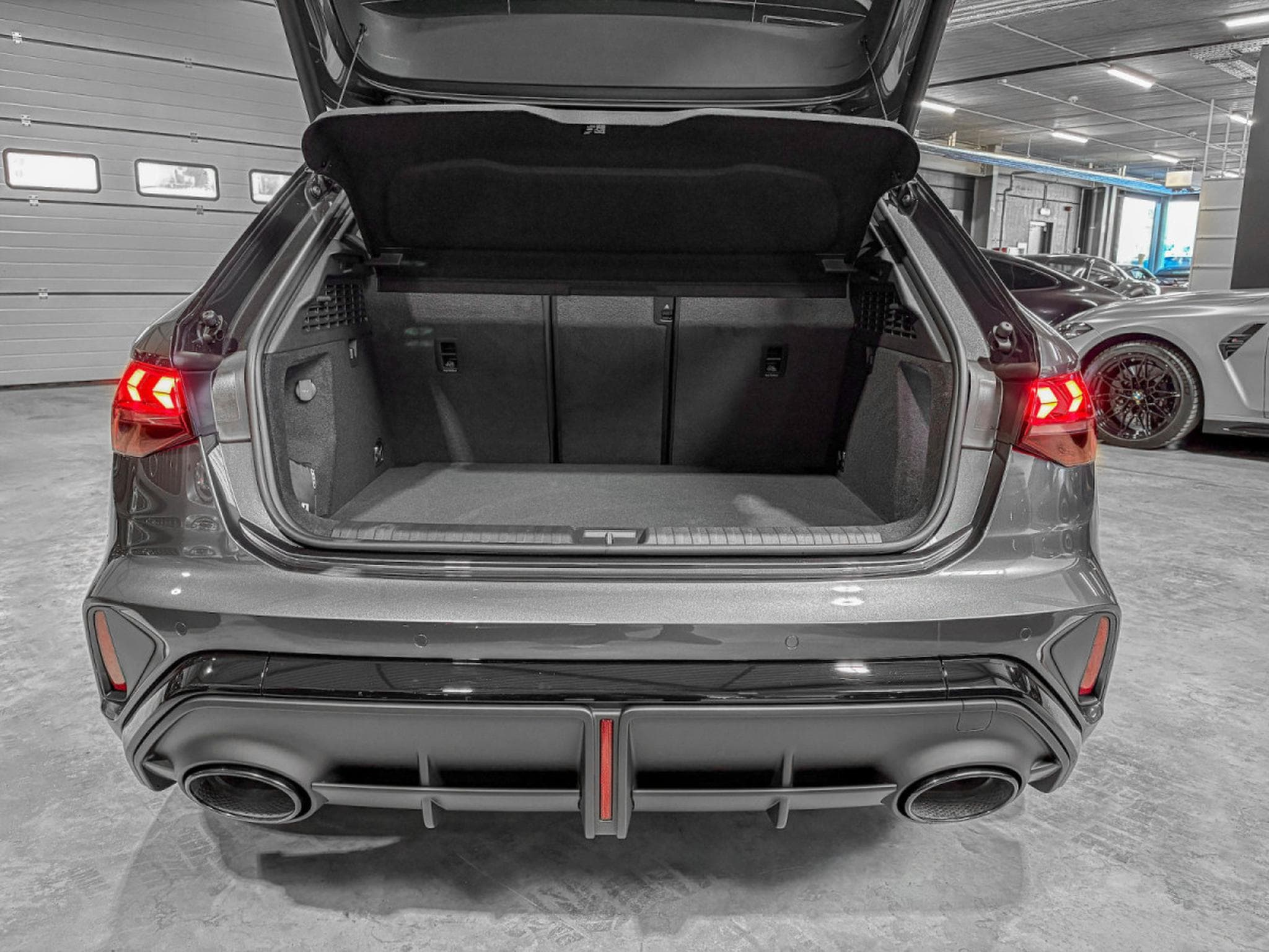 Audi RS3 Sportback 2.5 TFSI quattro/Pano/19/360°/SONOS/SCHALE S/MATRI (2026) - Photo 11