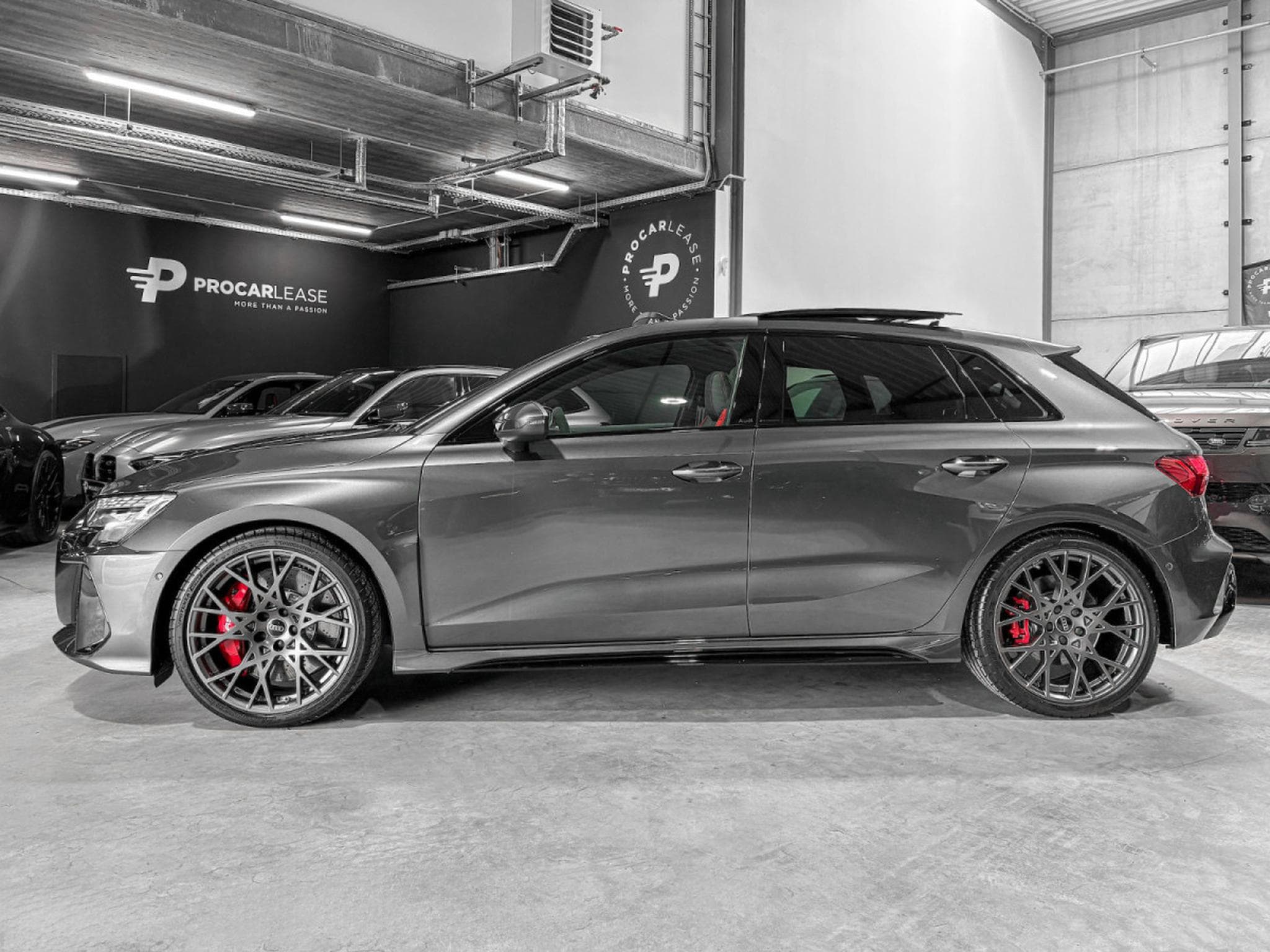 Audi RS3 Sportback 2.5 TFSI quattro/Pano/19/360°/SONOS/SCHALE S/MATRI (2026) - Photo 2