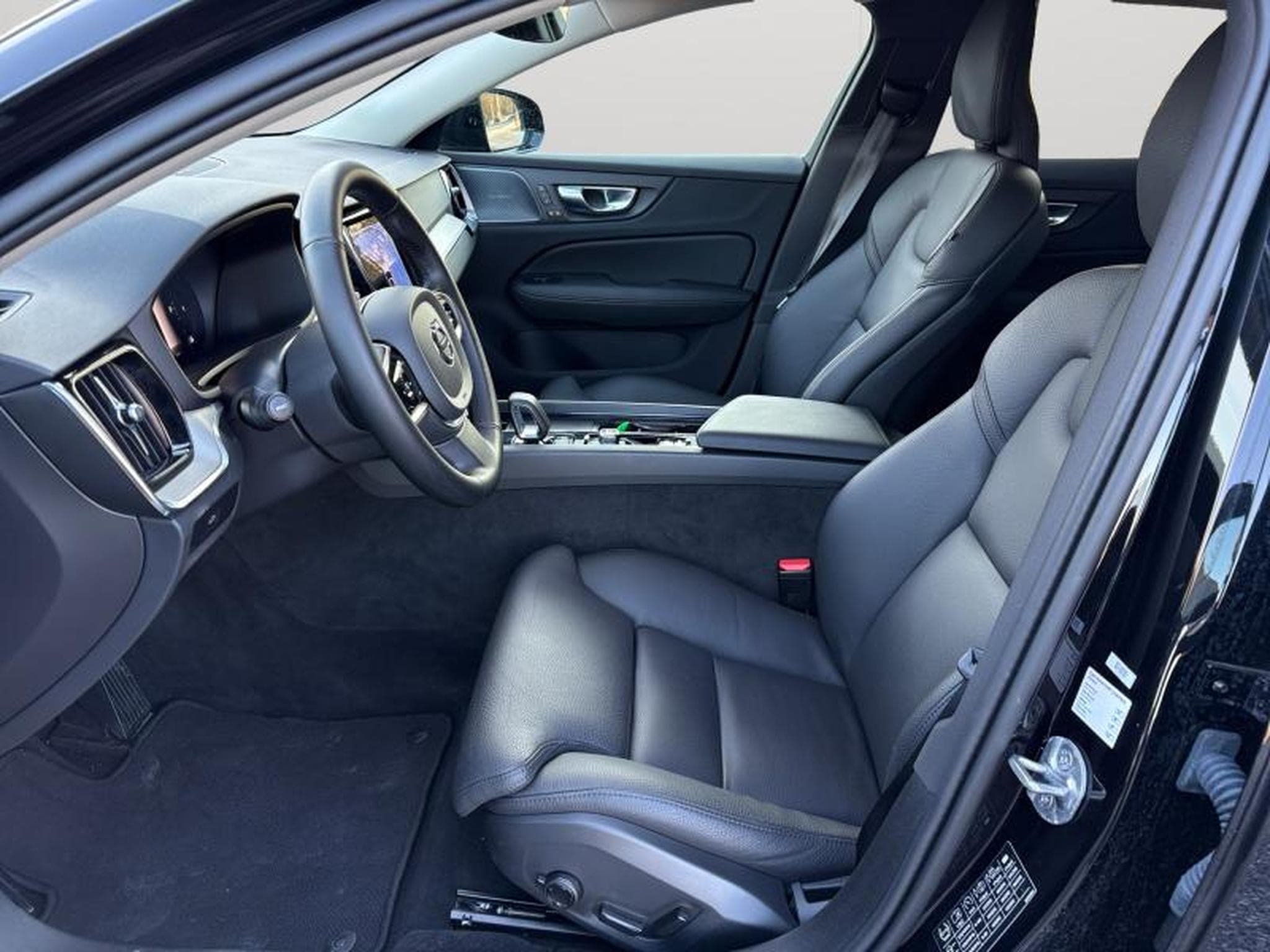 Volvo V60 b4 Plus Dark / Essence (2025) - Foto 10