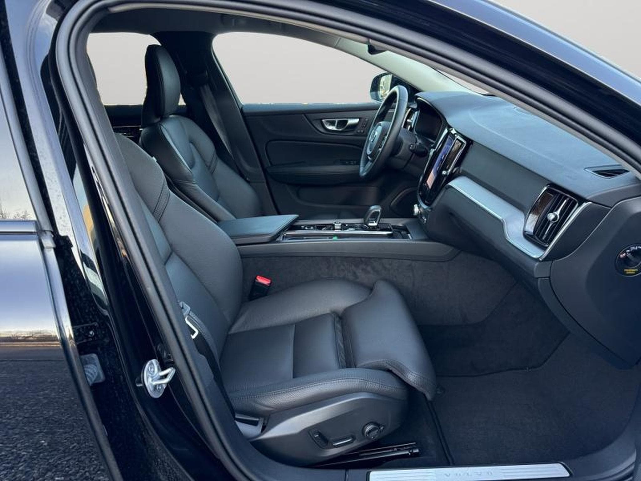 Volvo V60 b4 Plus Dark / Essence (2025) - Foto 15
