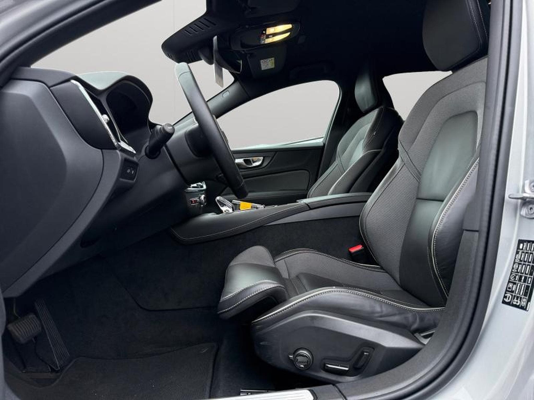 Volvo V60 T6 Plus Dark / Hybride (2024) - Foto 10