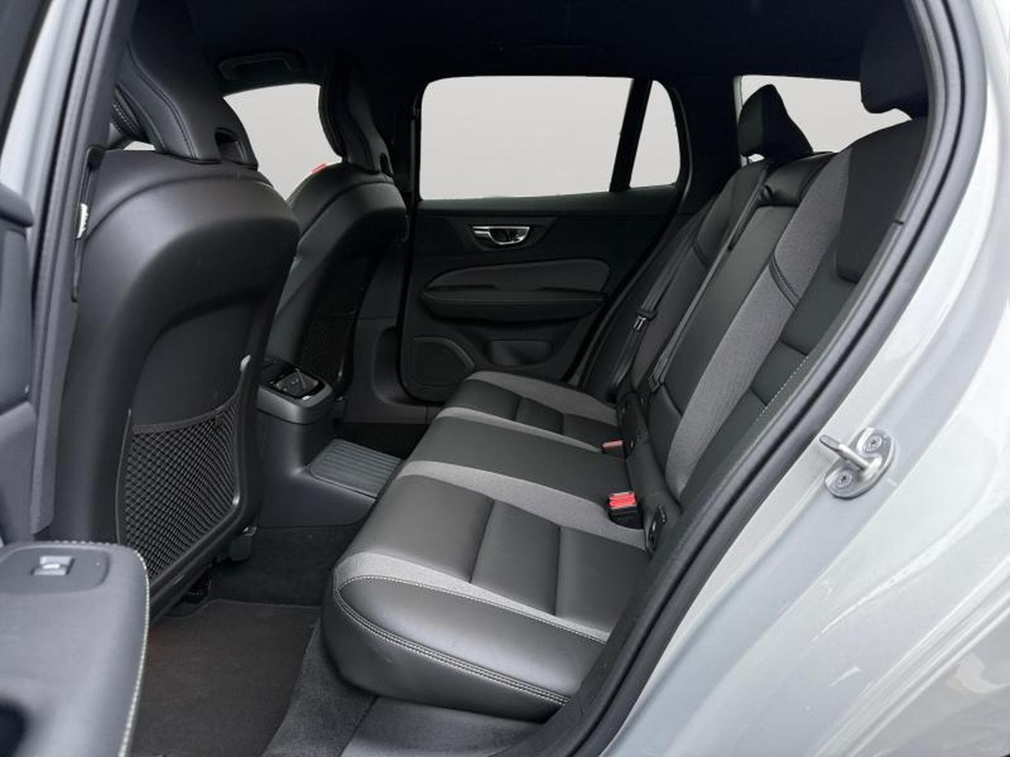 Volvo V60 T6 Plus Dark / Hybride (2024) - Foto 13
