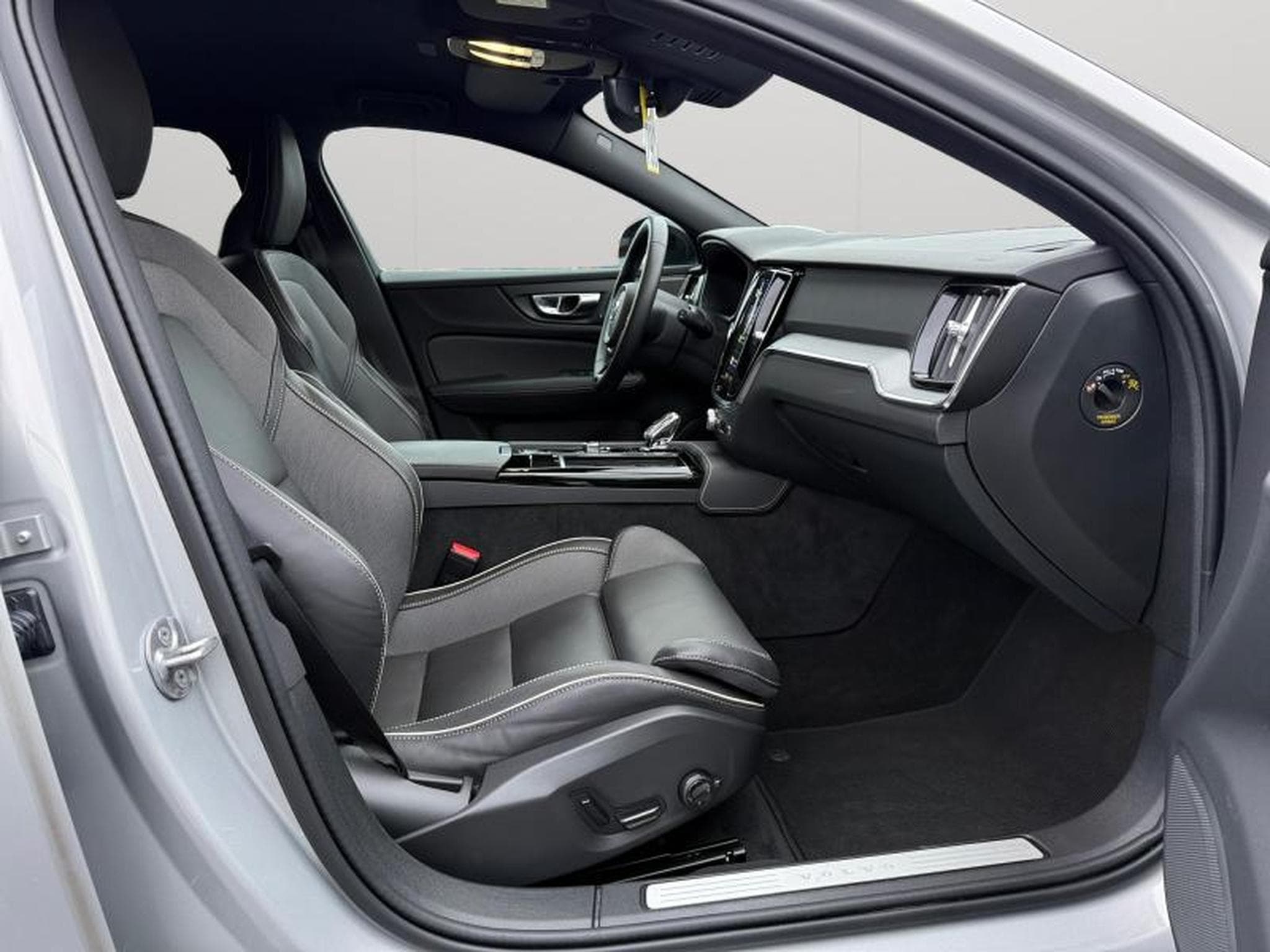 Volvo V60 T6 Plus Dark / Hybride (2024) - Foto 15