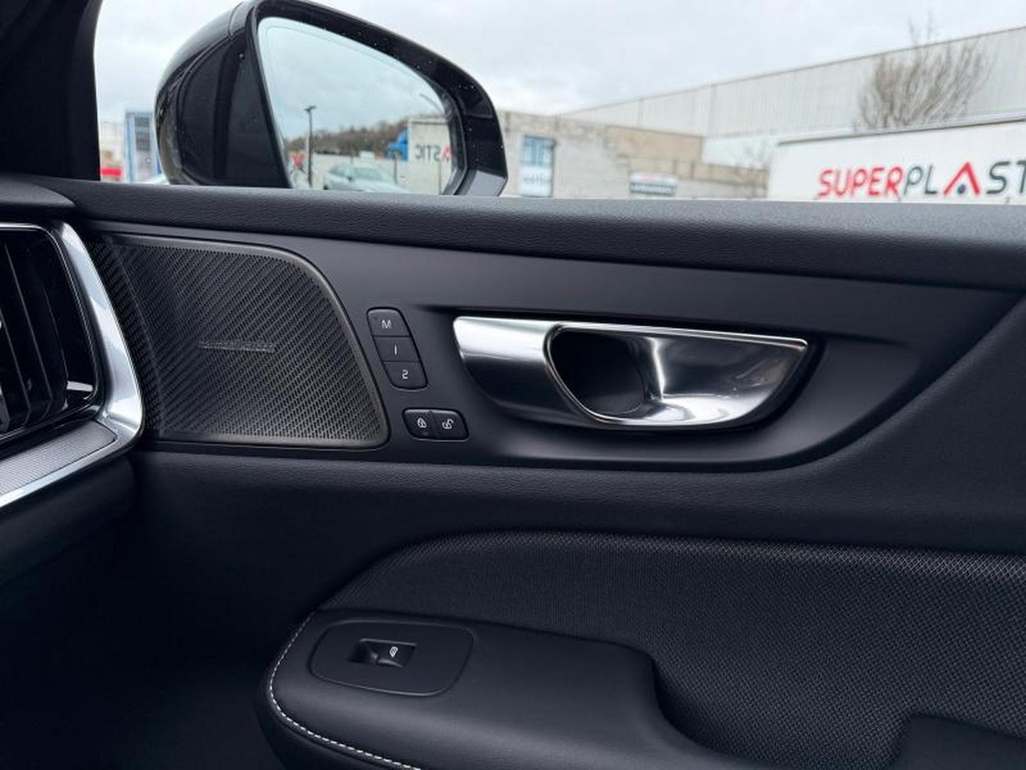 Volvo V60 T6 Plus Dark / Hybride (2024) - Foto 21