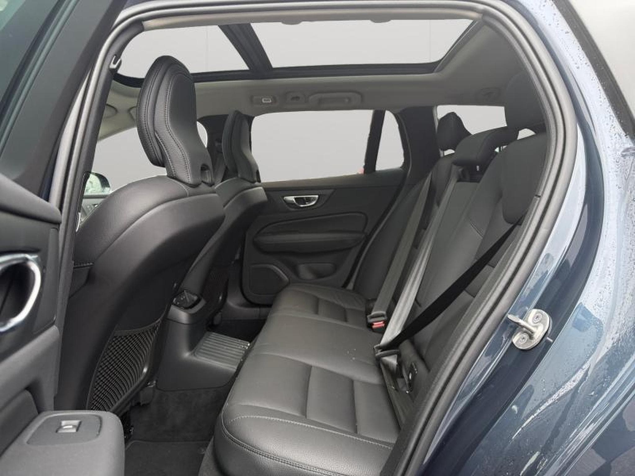 Volvo V60 T6 Ultra Dark / Hybride (2024) - Foto 13