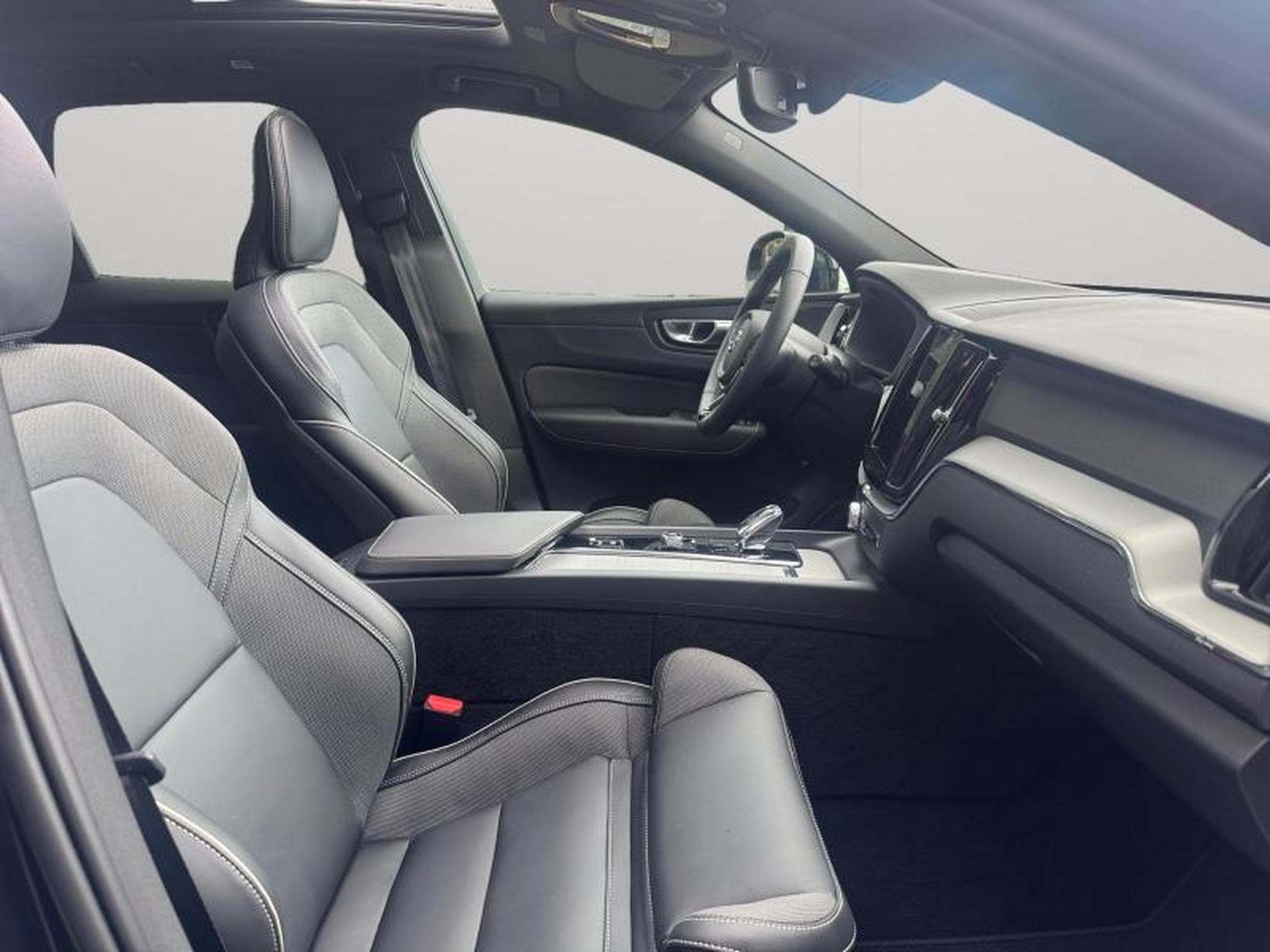 Volvo XC60 T8 Black Edition Plus / Hybride KIT HIVER INCLUS (2025) - Foto 15