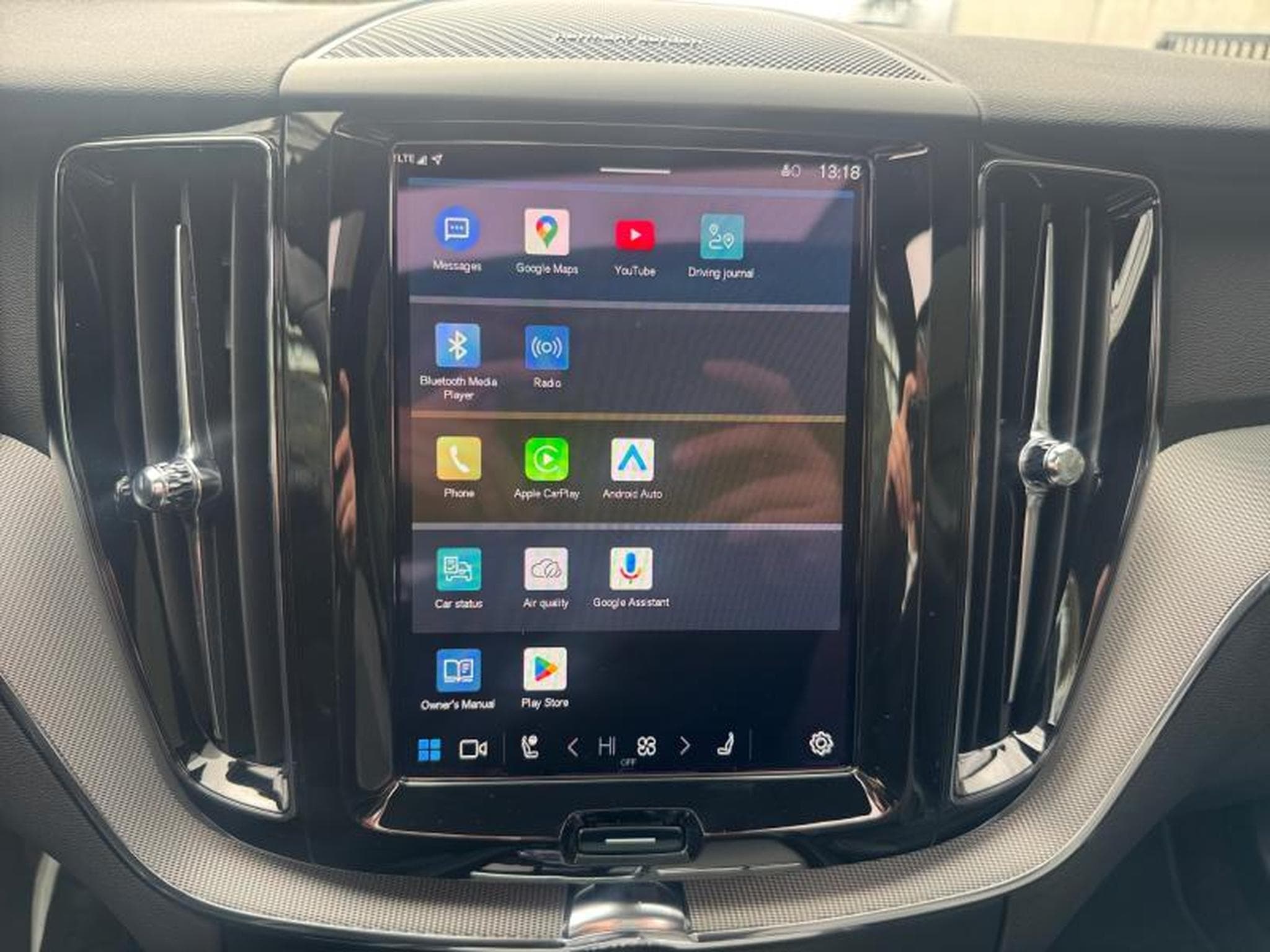 Volvo XC60 T8 Black Edition Plus / Hybride KIT HIVER INCLUS (2025) - Foto 16