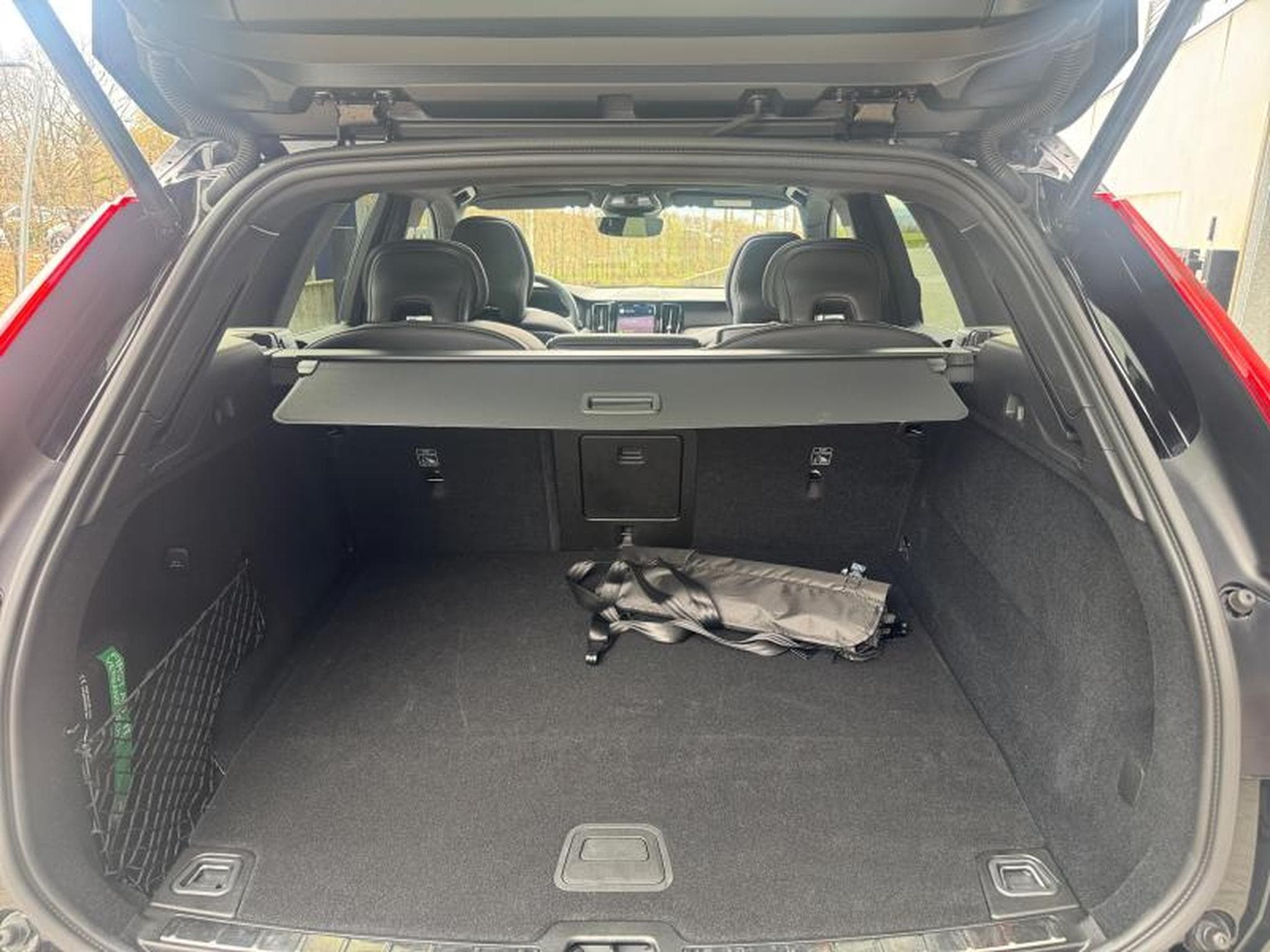 Volvo XC60 T8 Black Edition Plus / Hybride KIT HIVER INCLUS (2025) - Foto 19