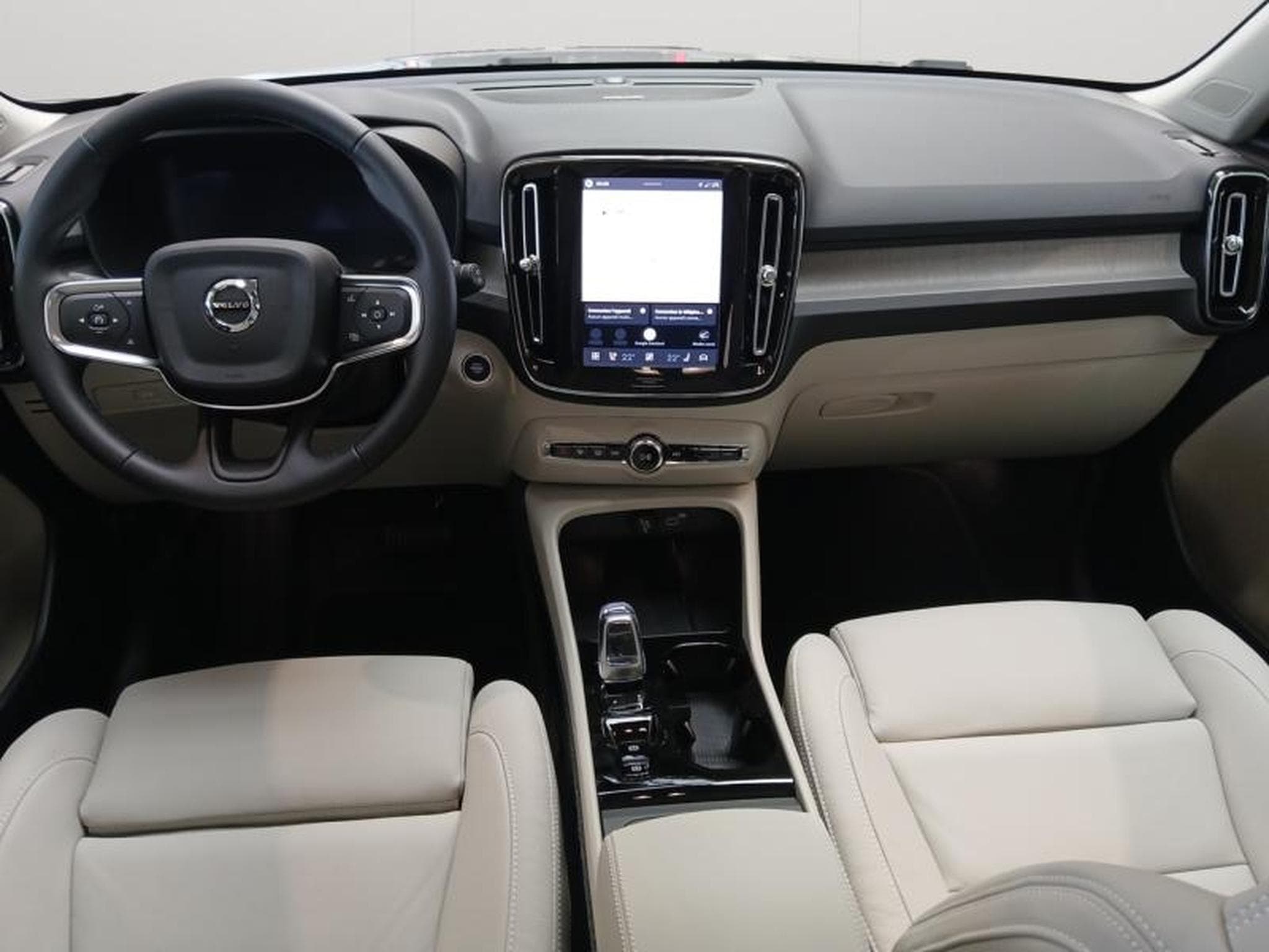 Volvo XC40 B3 Ultra Dark / Essence (2026) - Foto 3