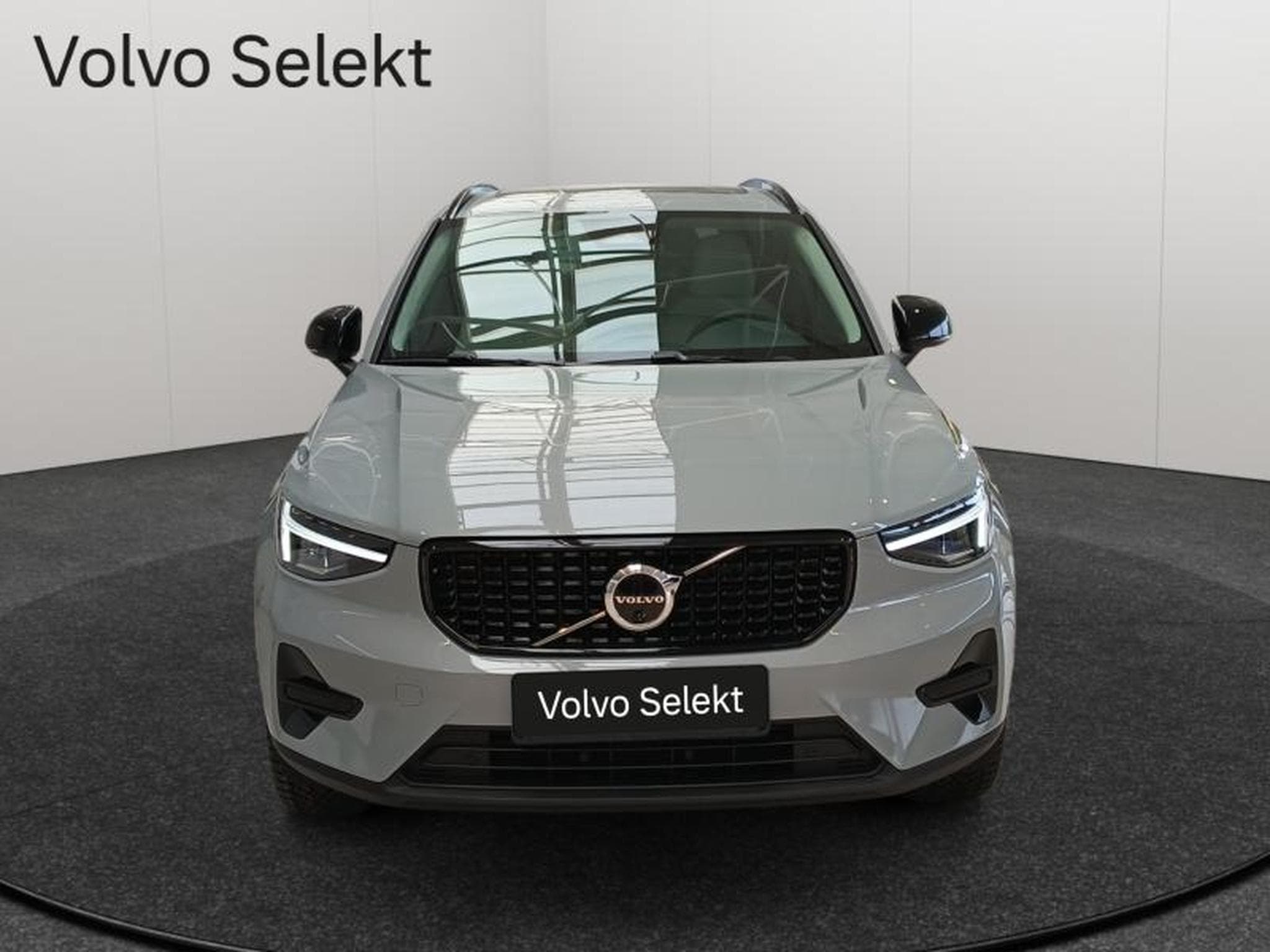 Volvo XC40 B3 Ultra Dark / Essence (2026) - Foto 4