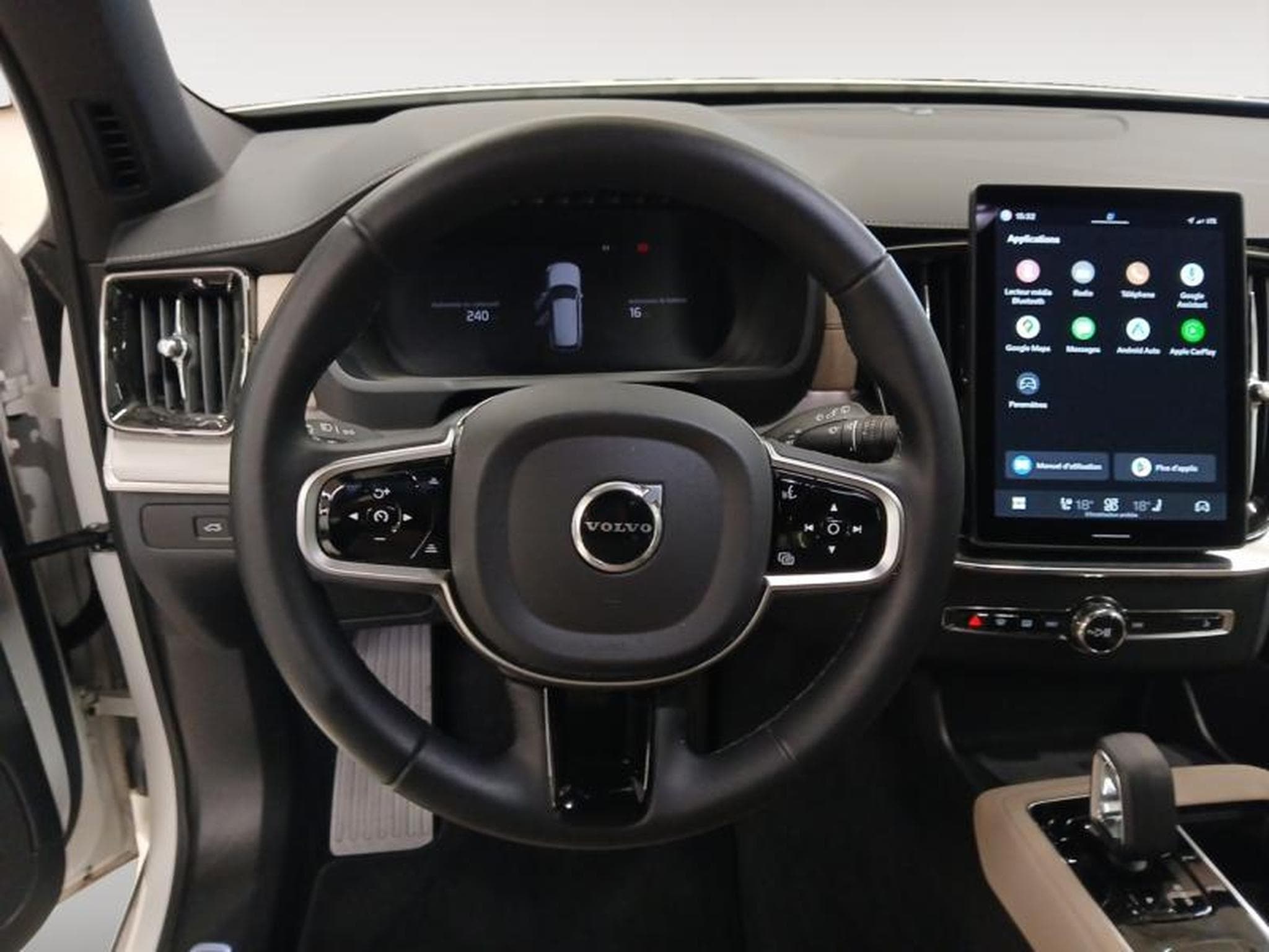 Volvo XC90 T8 AWD Core / Hybride (2025) - Foto 17