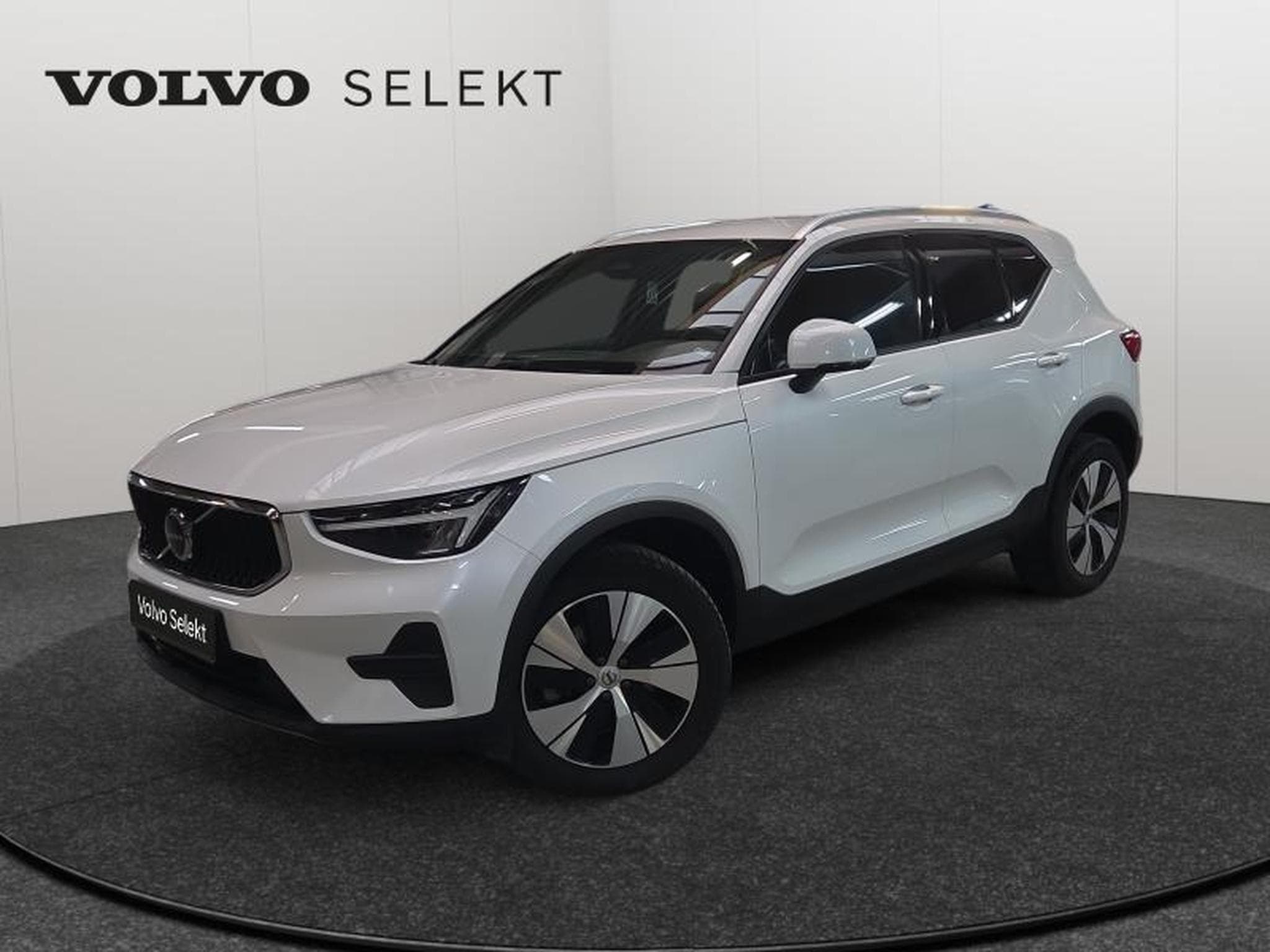 Volvo XC40 B3 Core / Essence (2023) - Foto 1