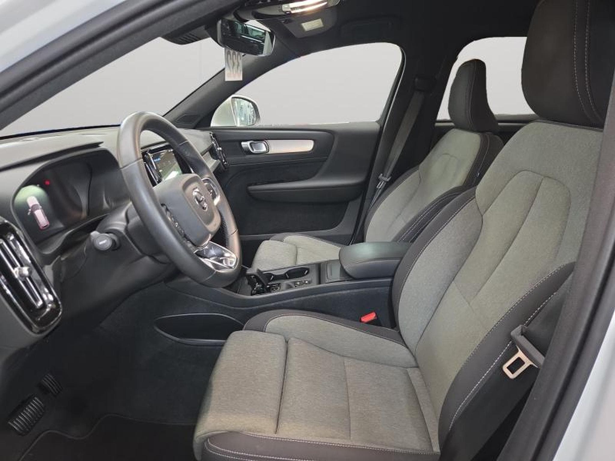 Volvo XC40 B3 Core / Essence (2023) - Foto 10