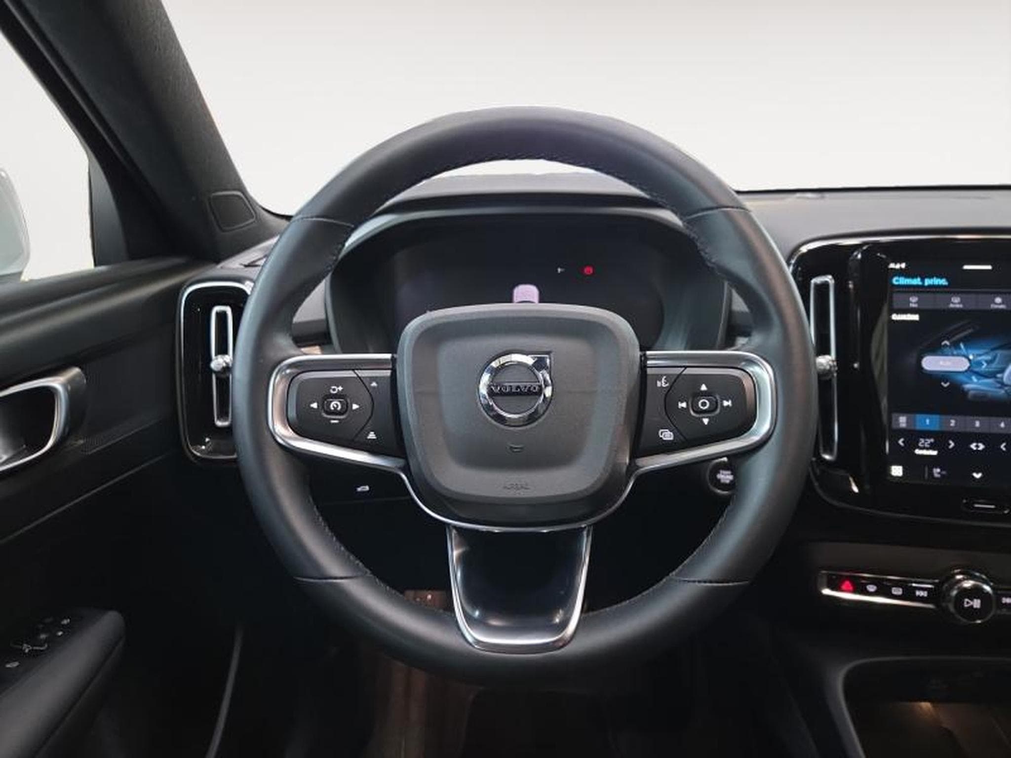 Volvo XC40 B3 Core / Essence (2023) - Foto 12