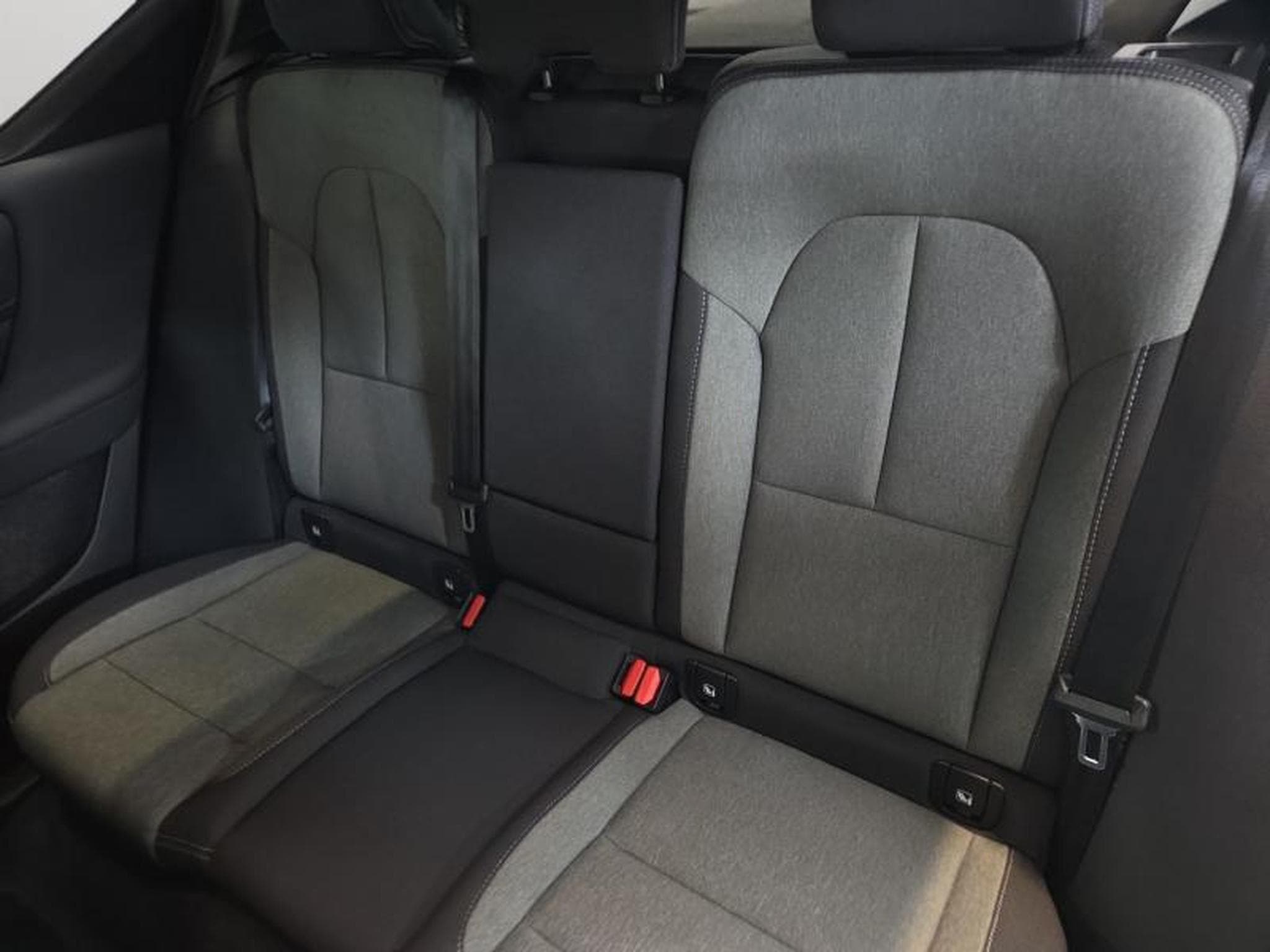 Volvo XC40 B3 Core / Essence (2023) - Foto 13