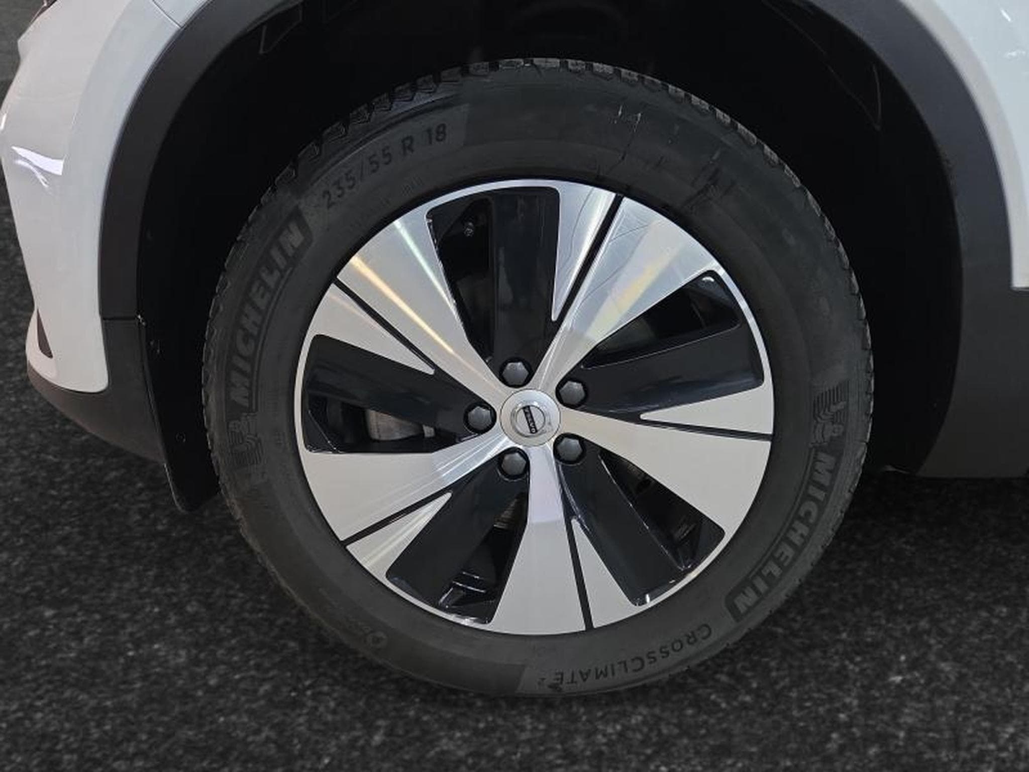 Volvo XC40 B3 Core / Essence (2023) - Foto 14