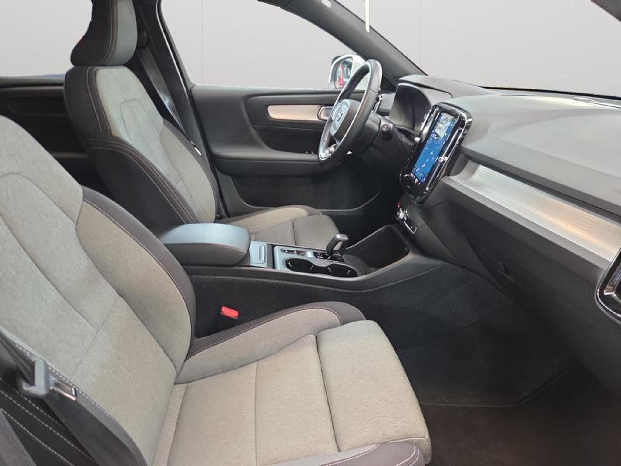 Volvo XC40 B3 Core / Essence (2023) - Foto 15